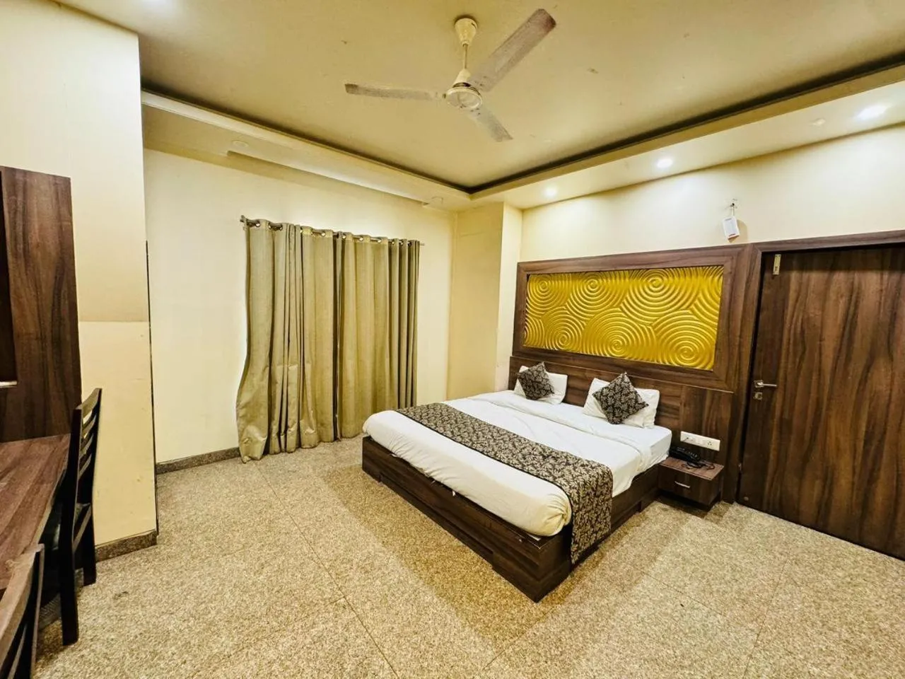 hotel neelam paradise