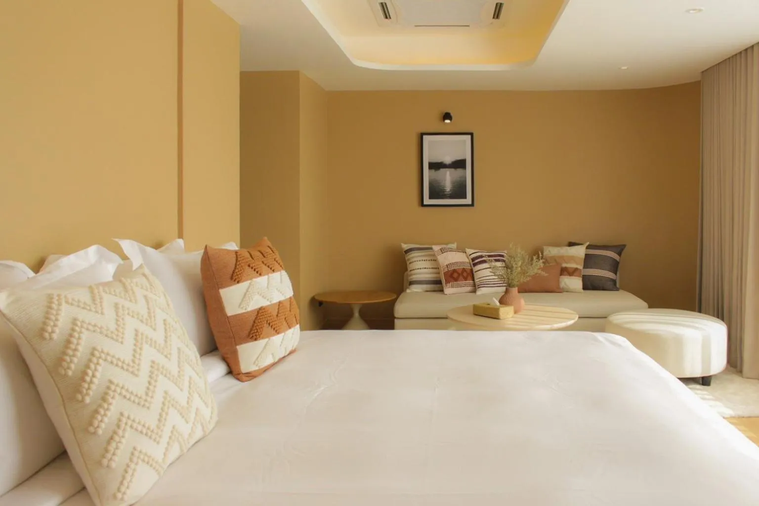 Living room, Bed in LePont Riverfront Resort Nongkhai