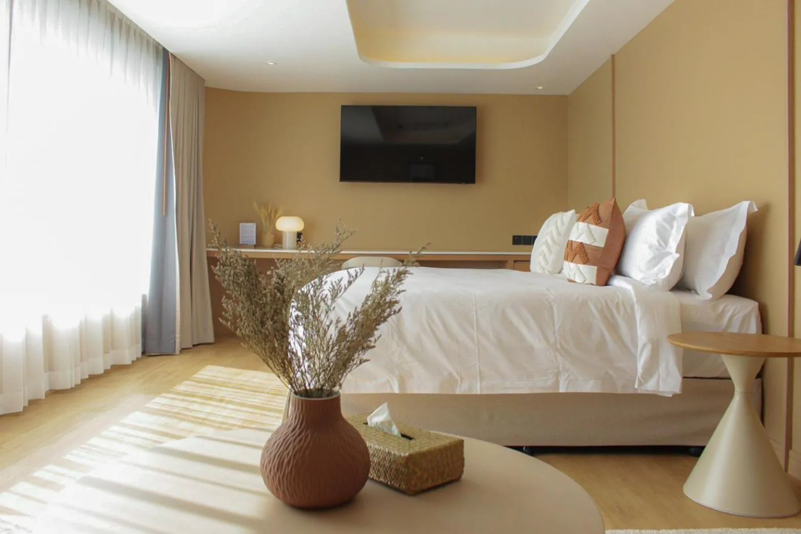 Photo of the whole room, Bed in LePont Riverfront Resort Nongkhai