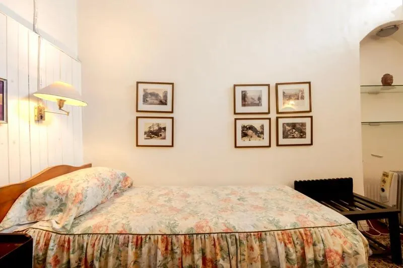 Bed in Windamere Hotel - A Colonial Heritage