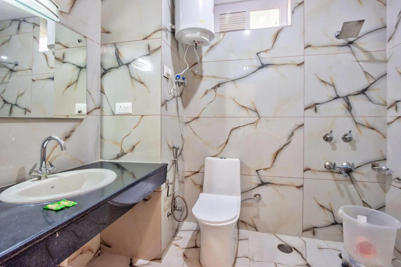 Shower in Hotel Day Night