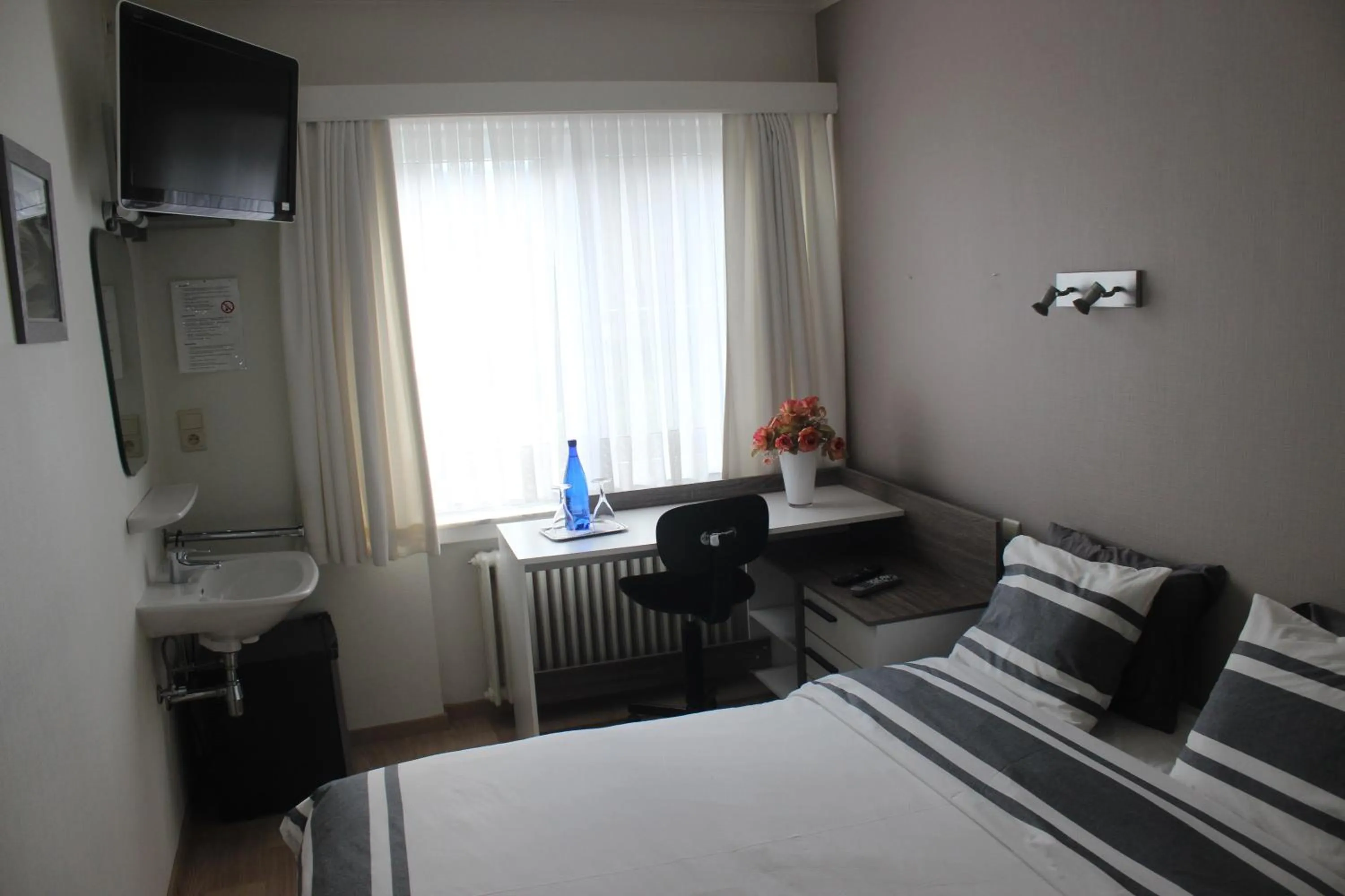 Photo of the whole room in B&B Vanloo