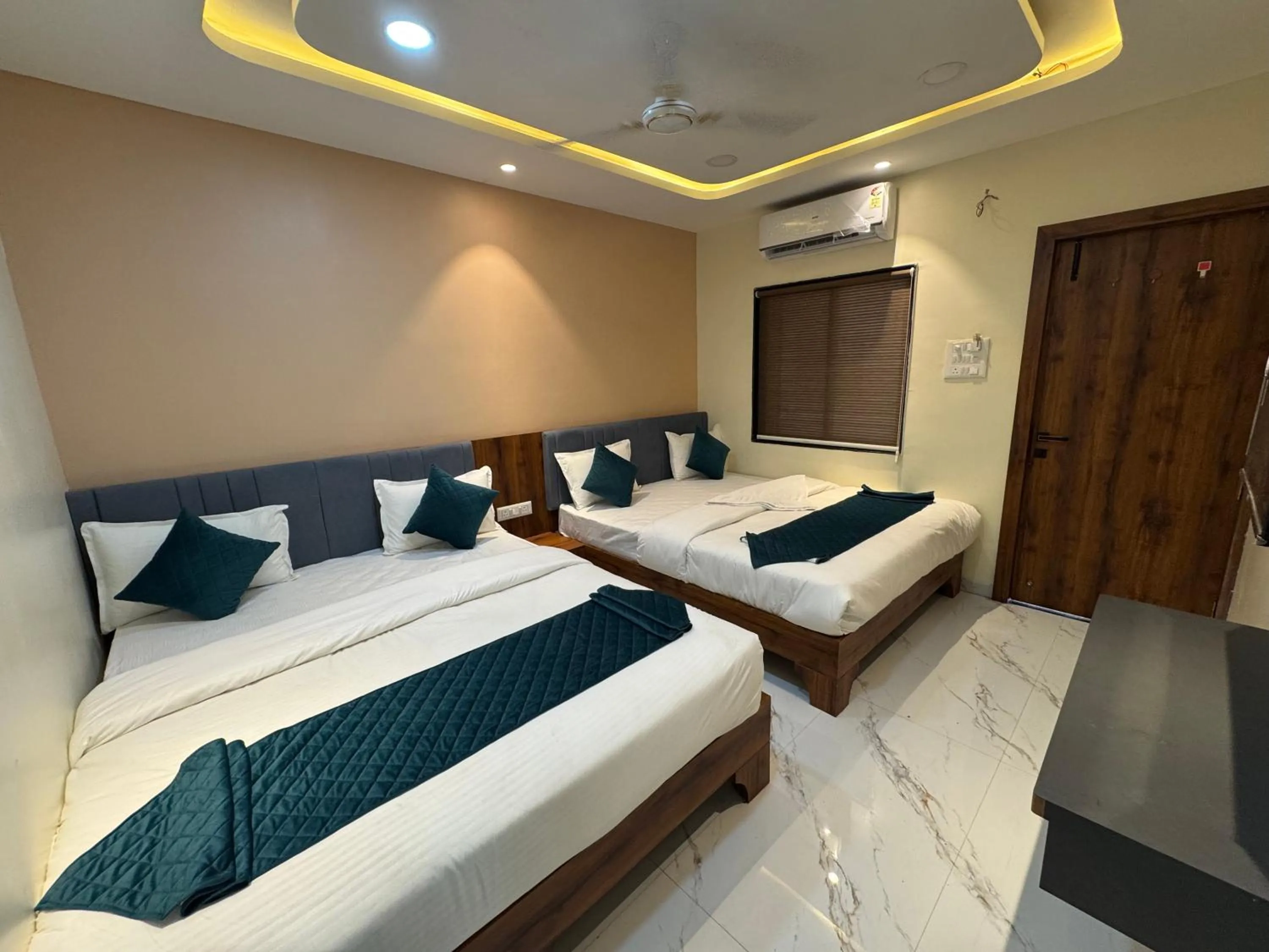 Bed in Hotel Tulsi inn