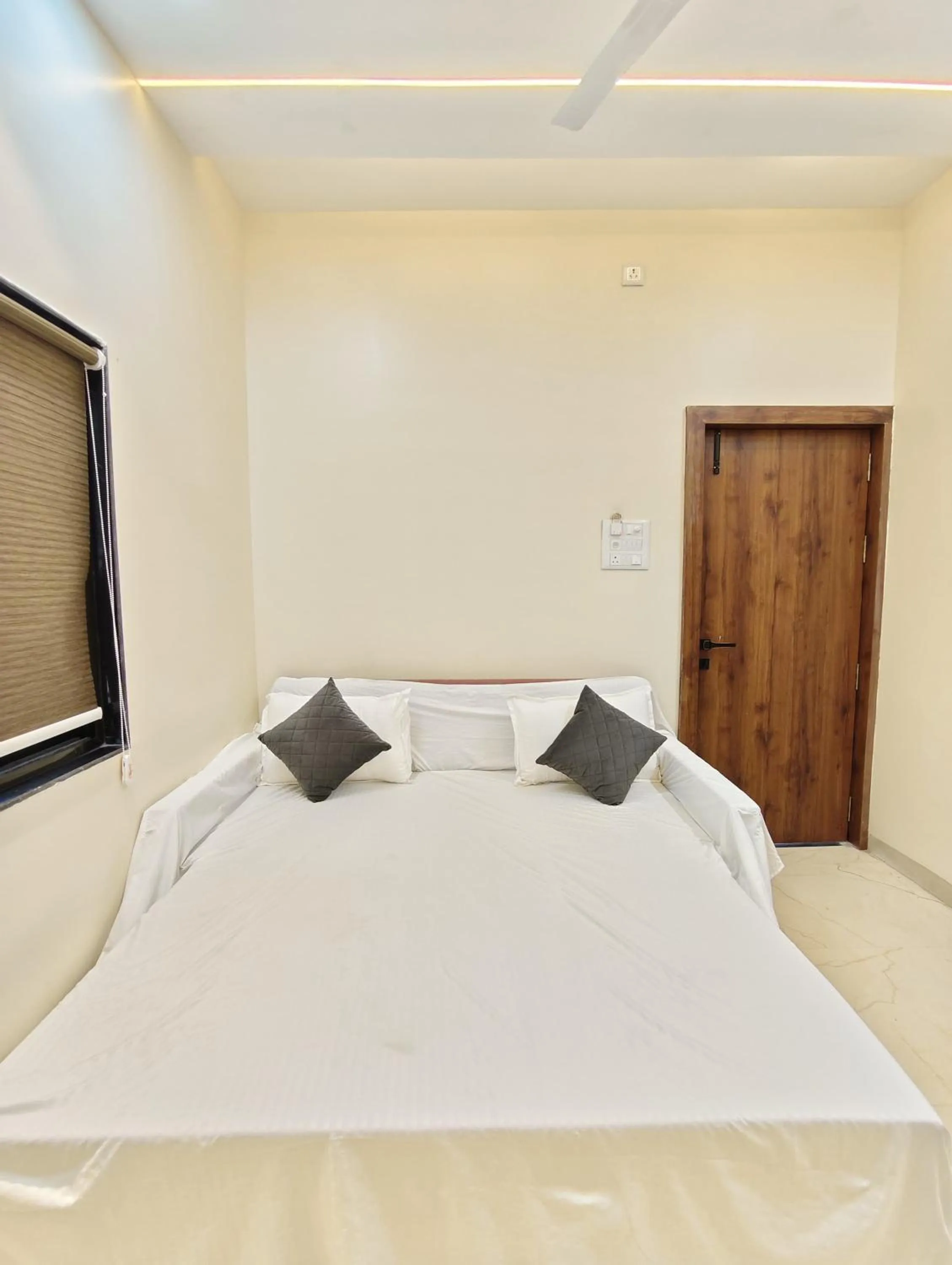 Bed in Hotel Tulsi inn