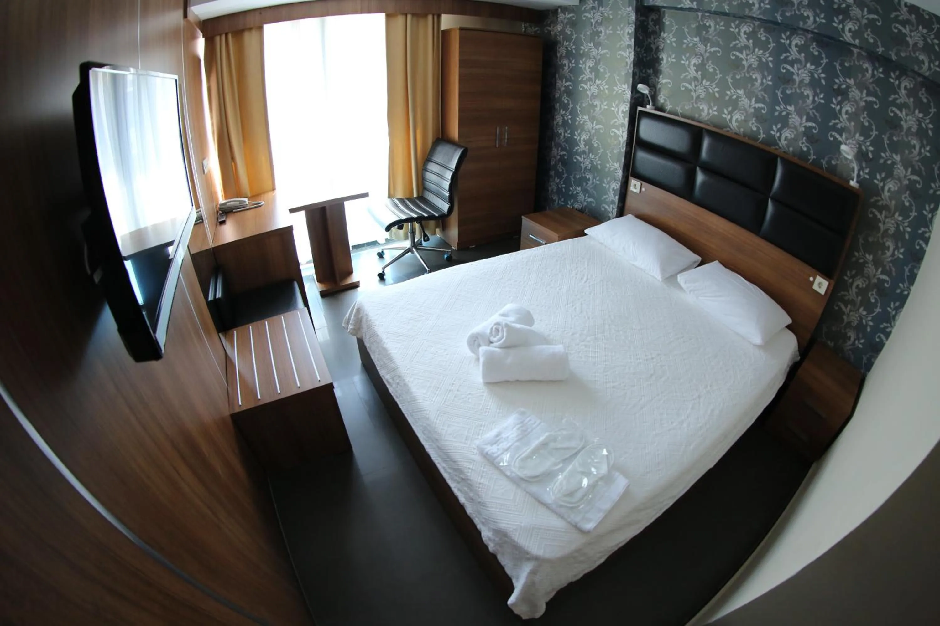 Photo of the whole room, Bed in Bayraktar Hotel