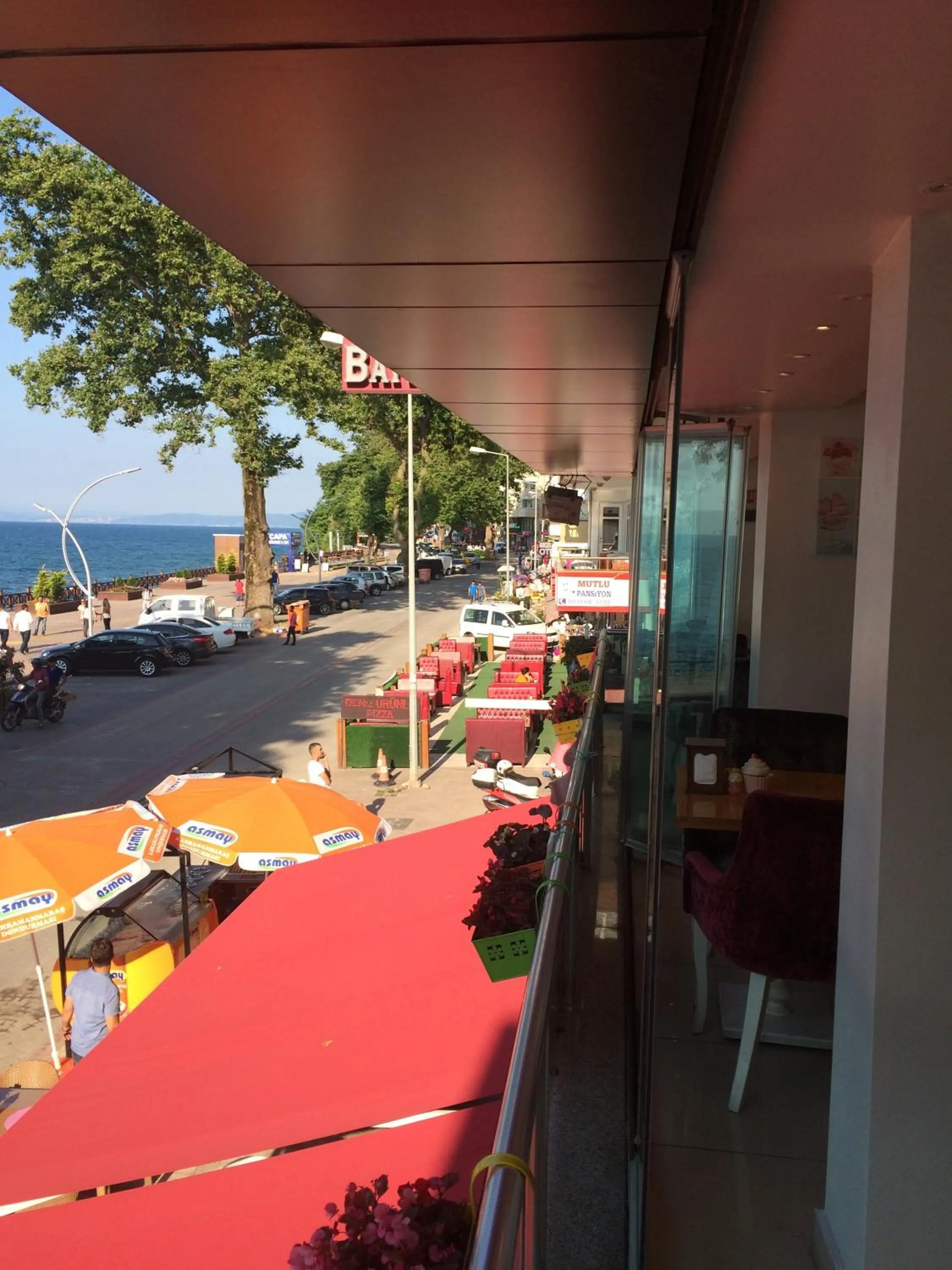 Restaurant/places to eat in Bayraktar Hotel