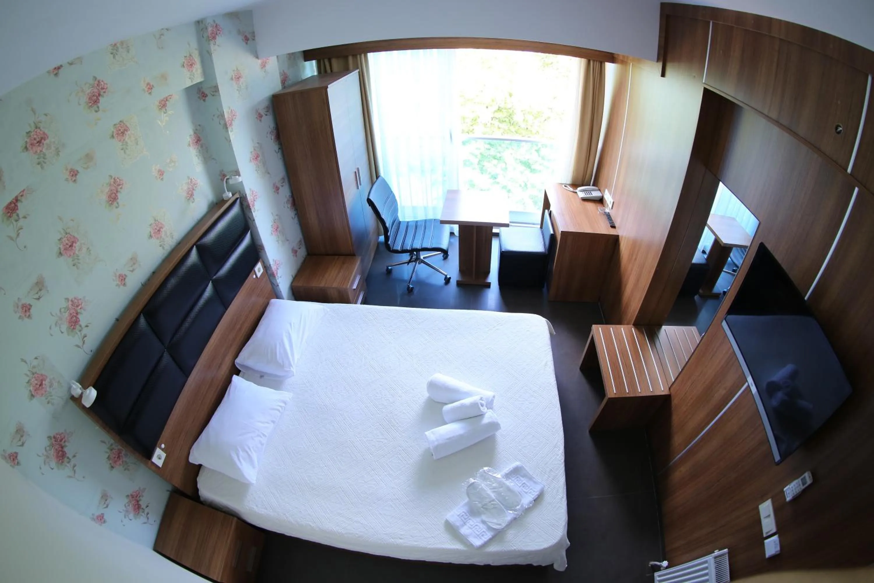 Photo of the whole room, Bed in Bayraktar Hotel