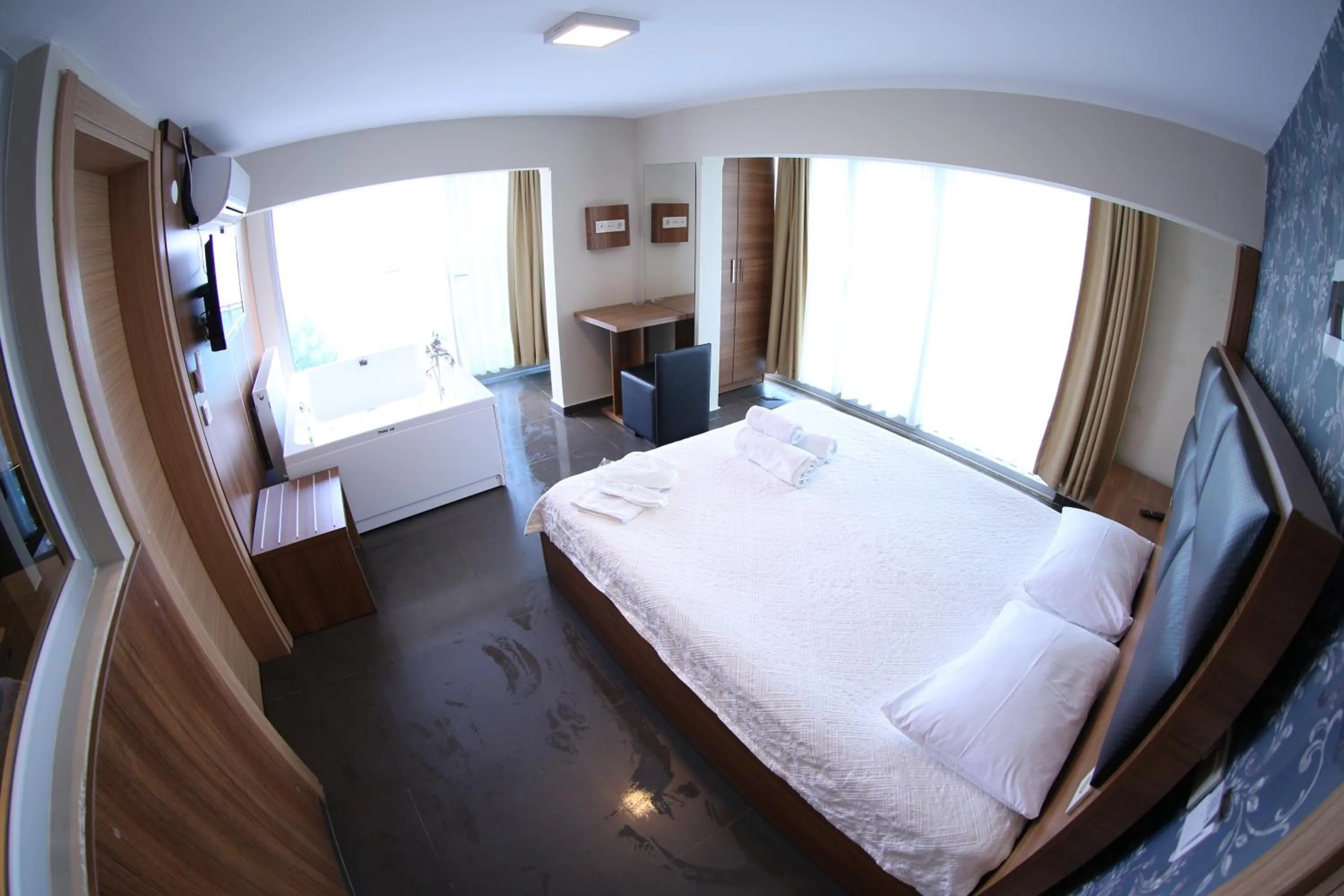 Photo of the whole room, Bed in Bayraktar Hotel