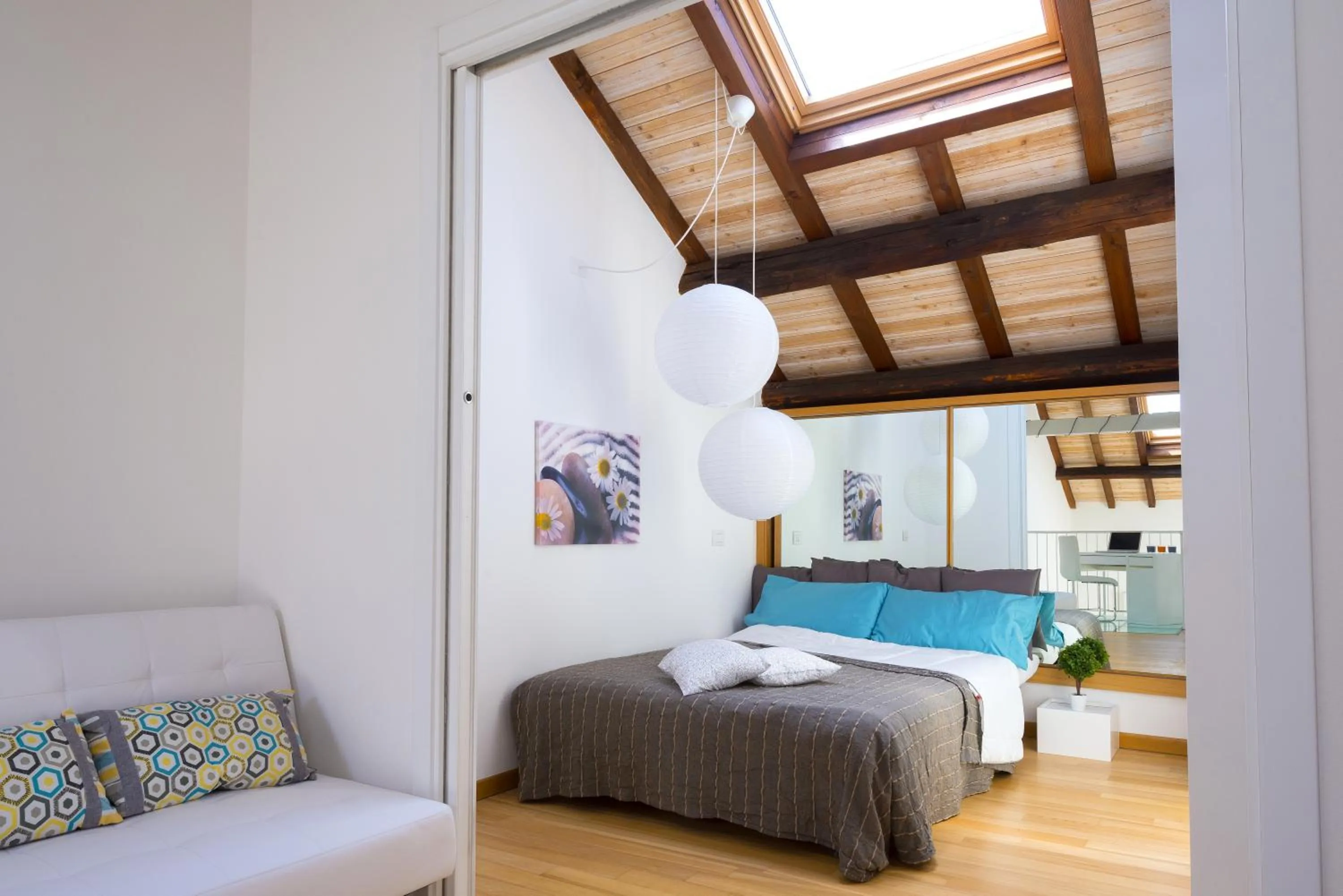 Photo of the whole room in Via Breda 120