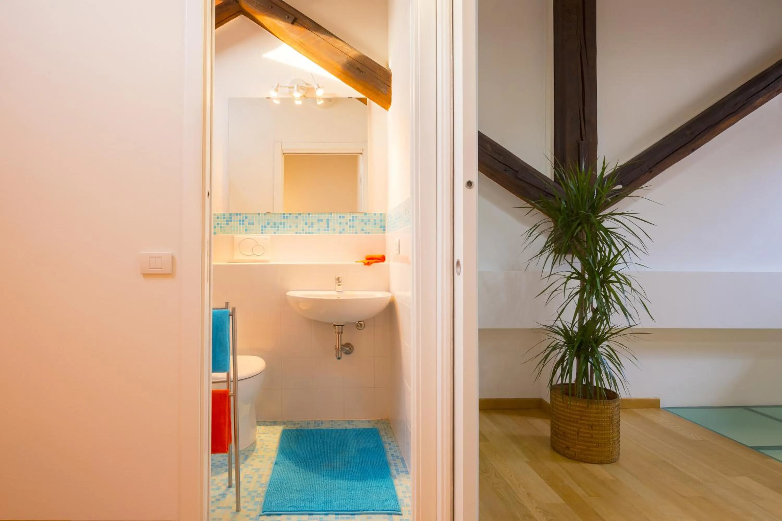 Decorative detail in Via Breda 120