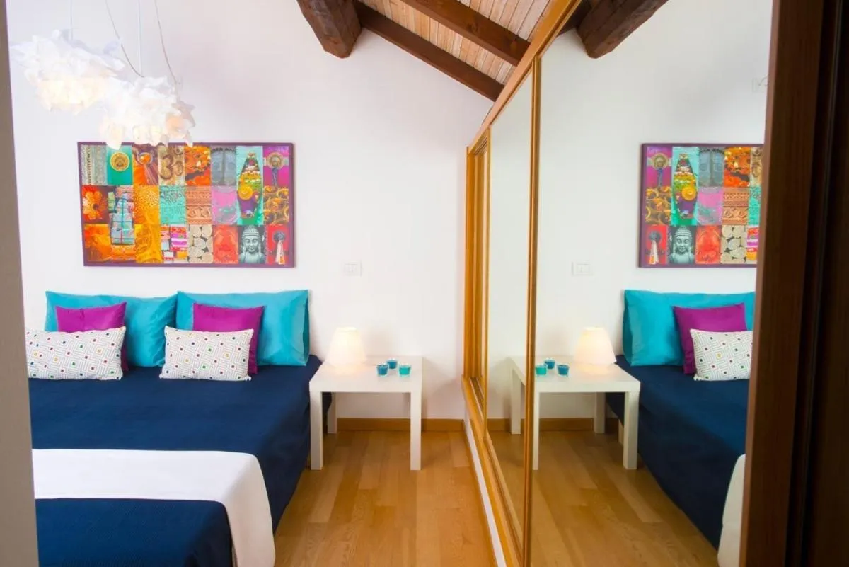 Decorative detail, Bed in Via Breda 120