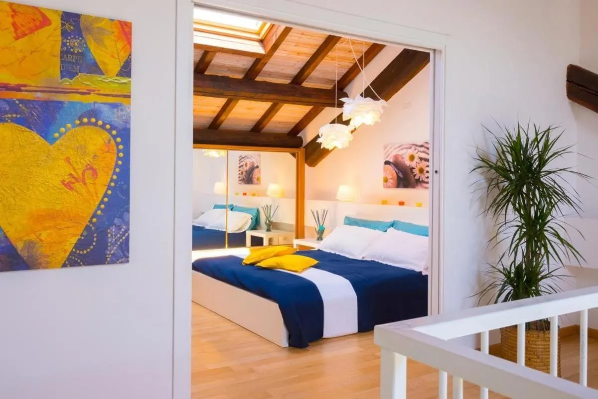 Decorative detail, Bed in Via Breda 120