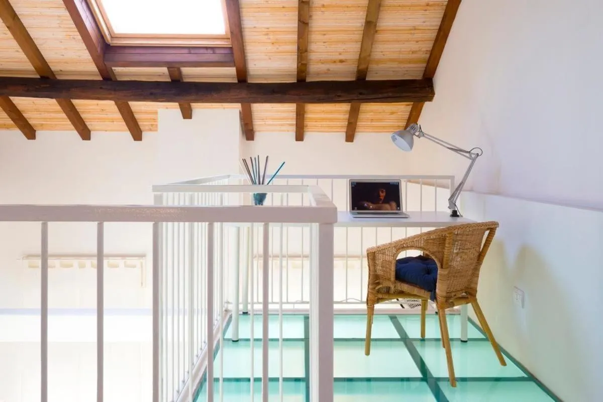 Decorative detail in Via Breda 120