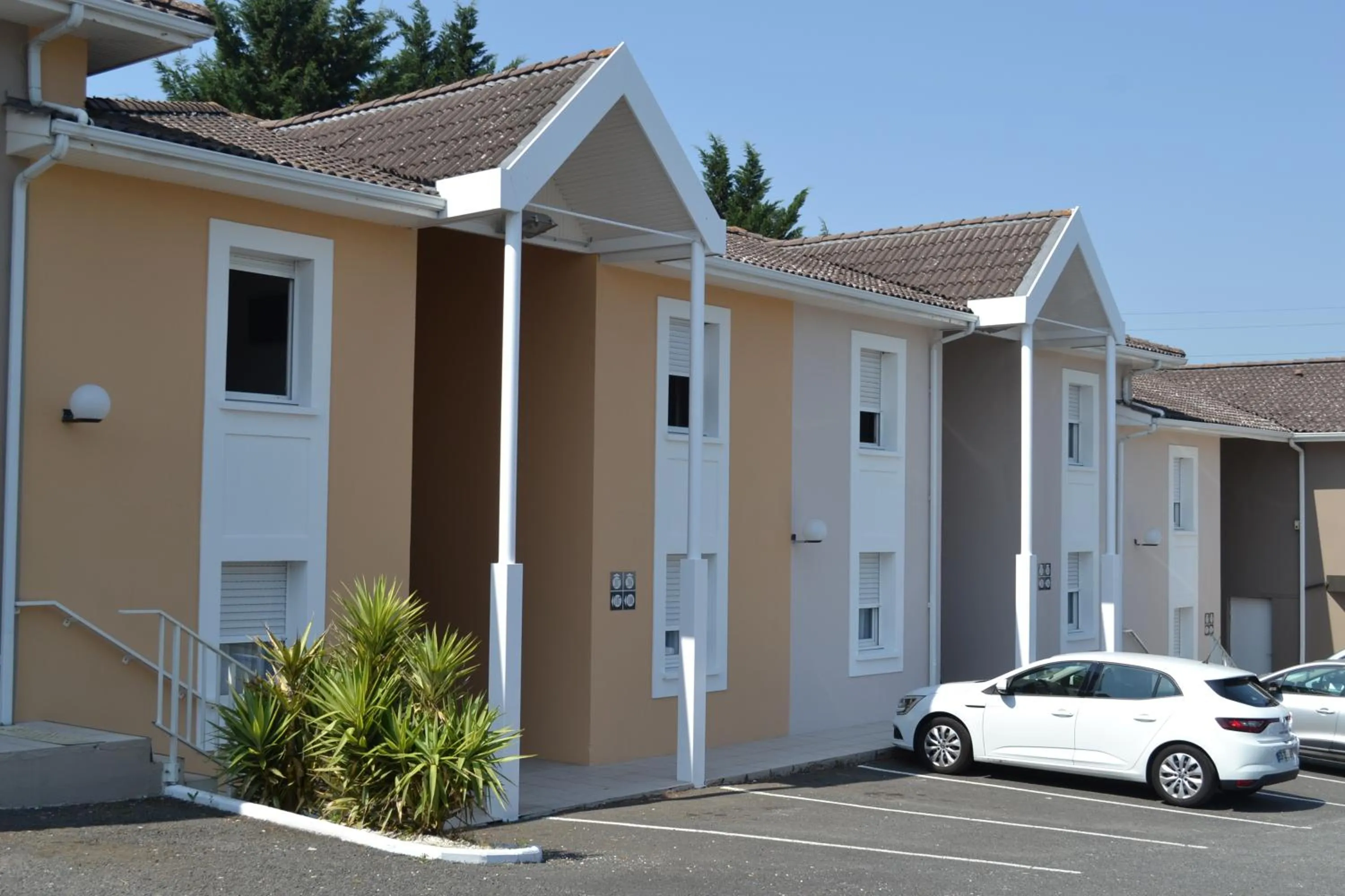 Property building in Hôtel Formules Club 2