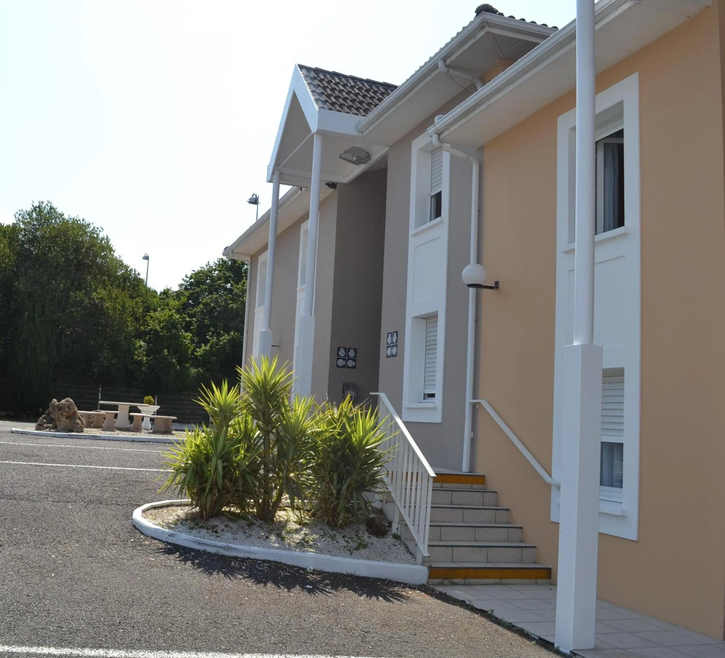 Property building in Hôtel Formules Club 2