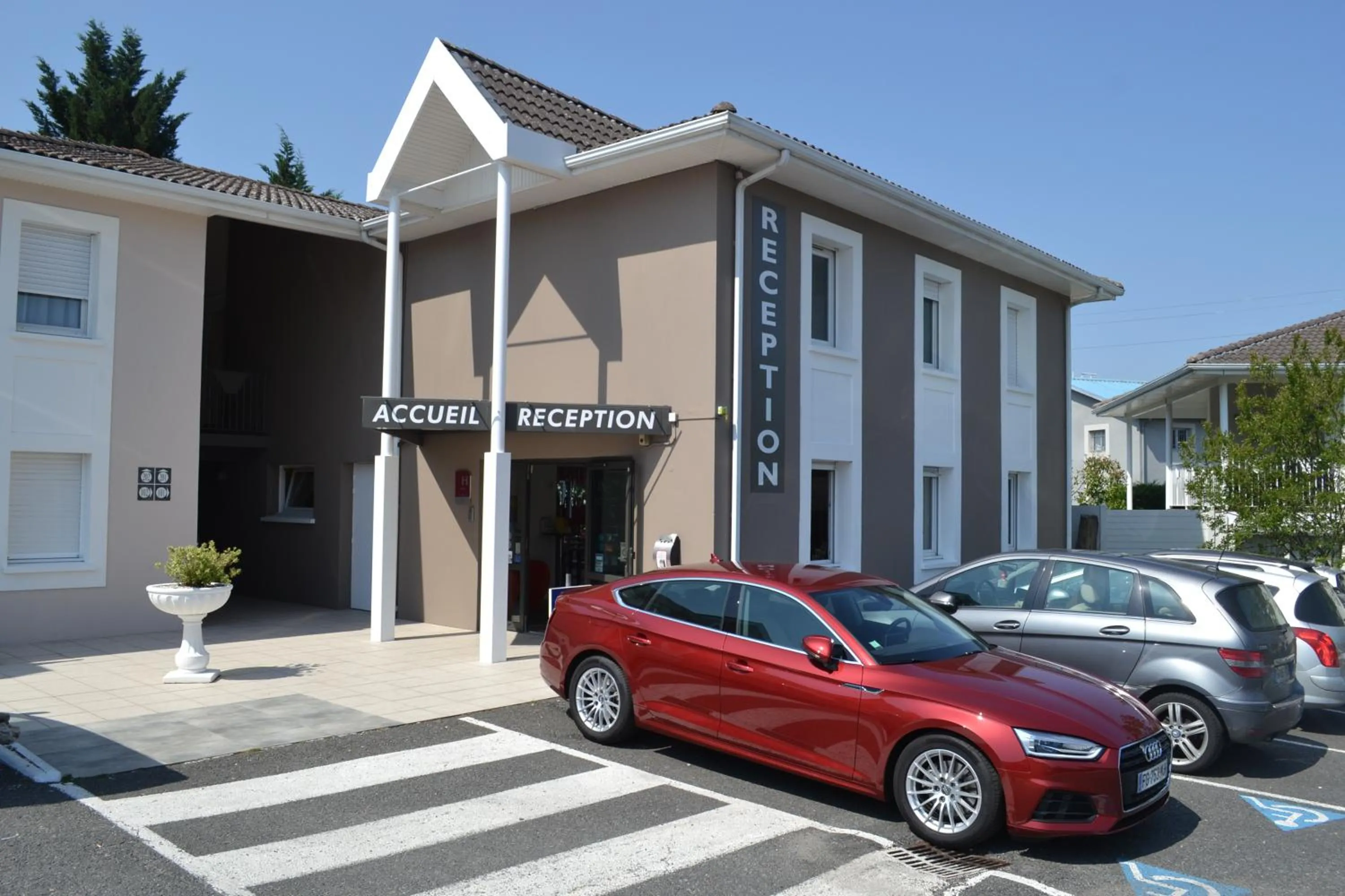 Facade/entrance in Hôtel Formules Club 2