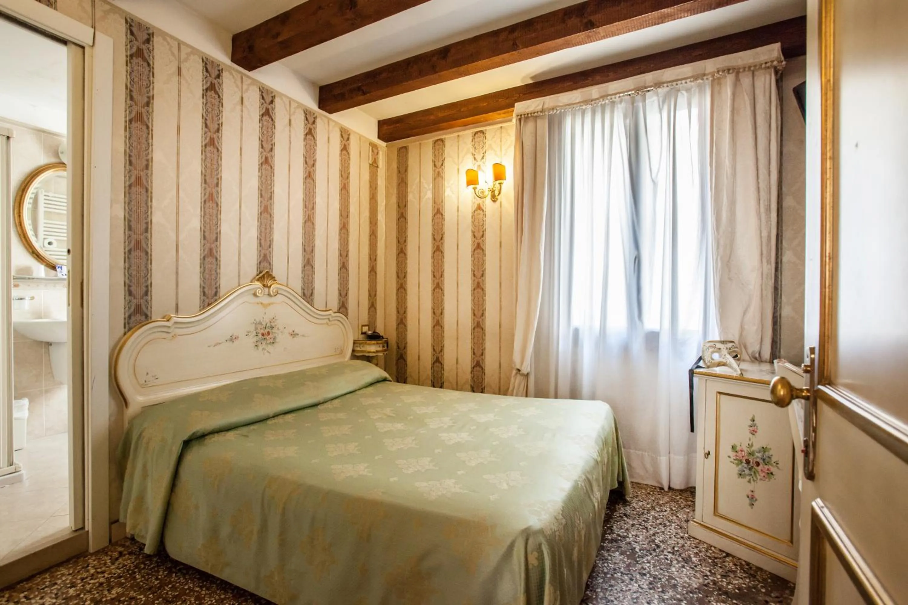 Bathroom, Bed in Locanda Barbarigo