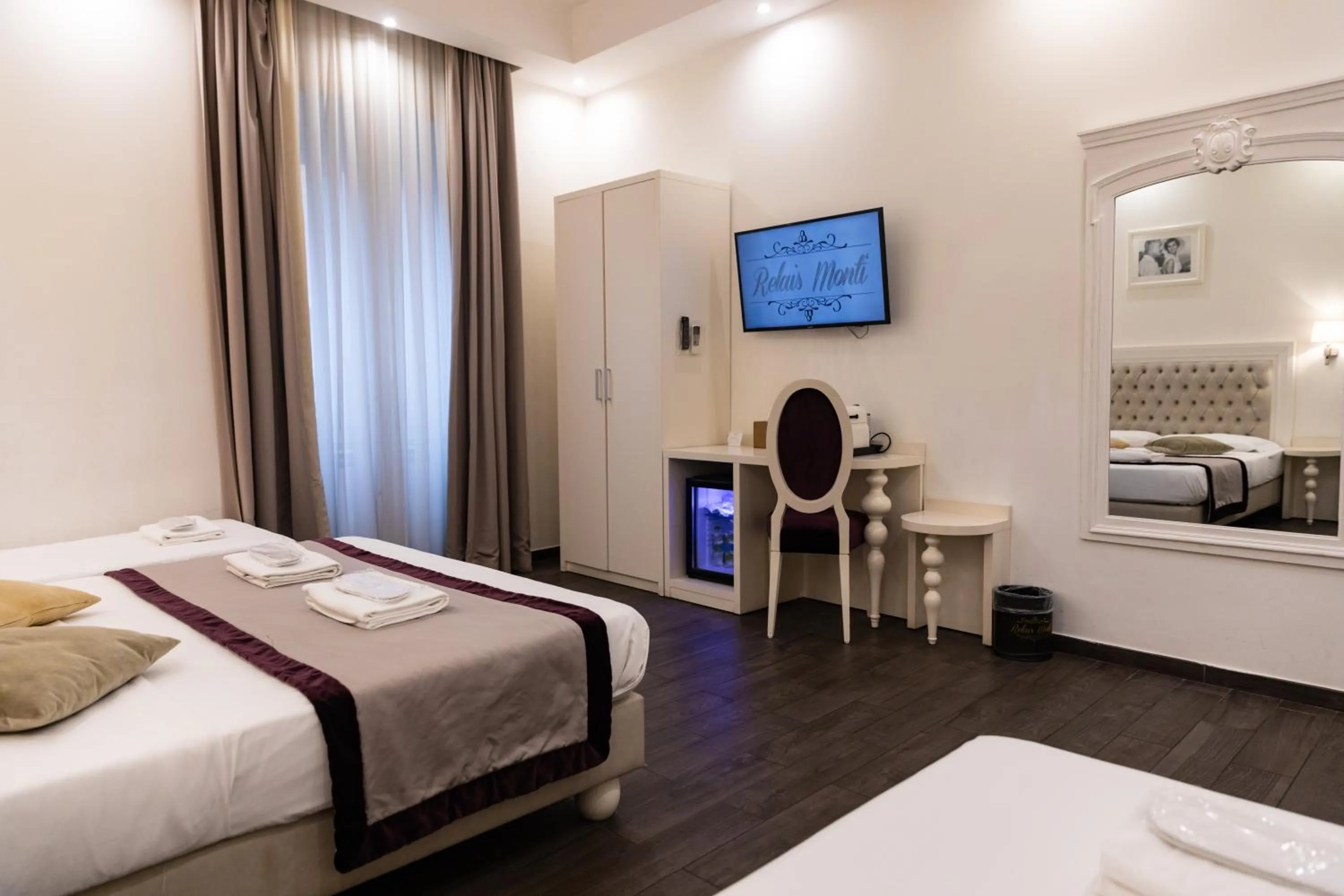 TV and multimedia, Bed in Relais Monti