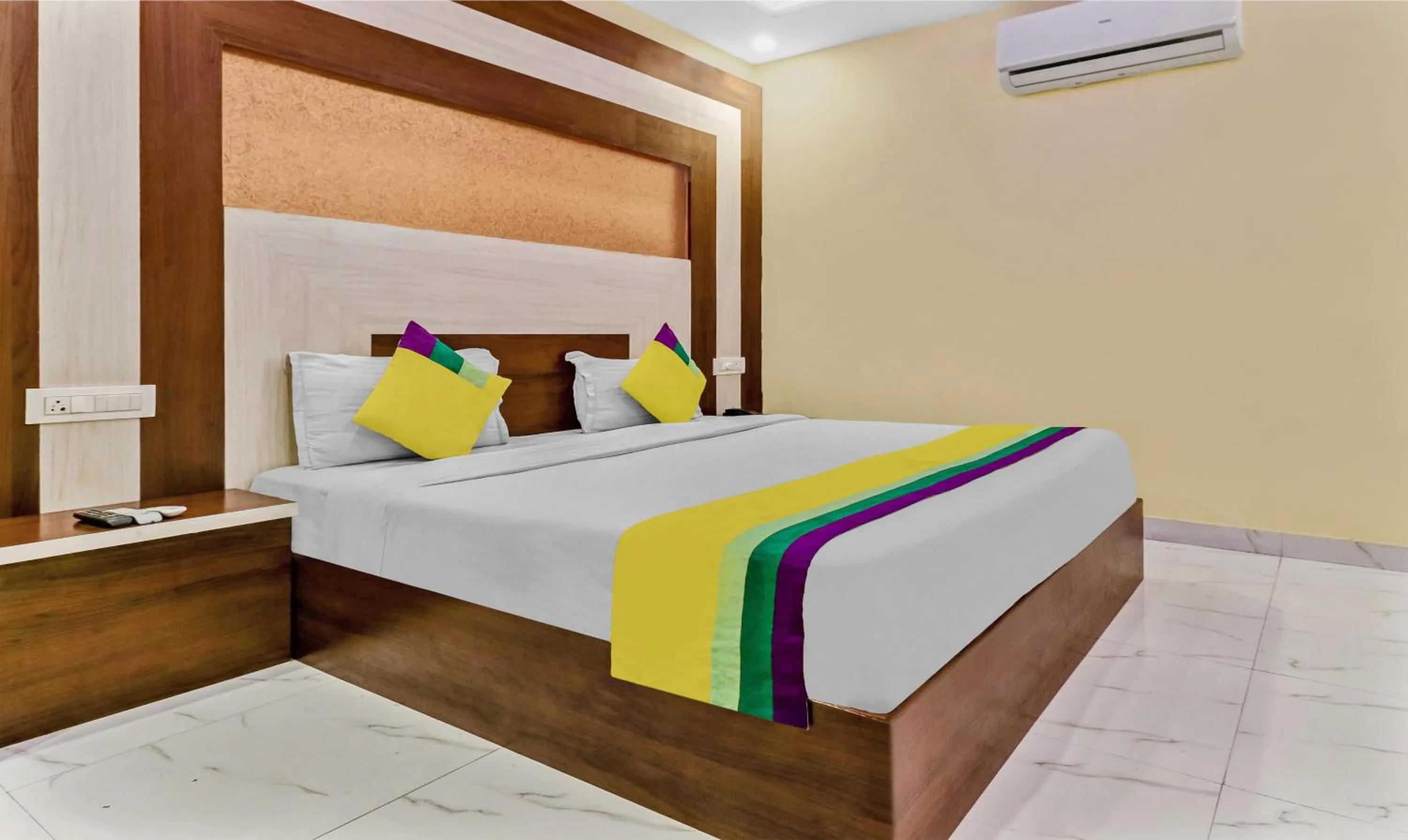 Bed in Hotel Royal Residency Near ISBT-Max Hospital Mohali Chandigarh