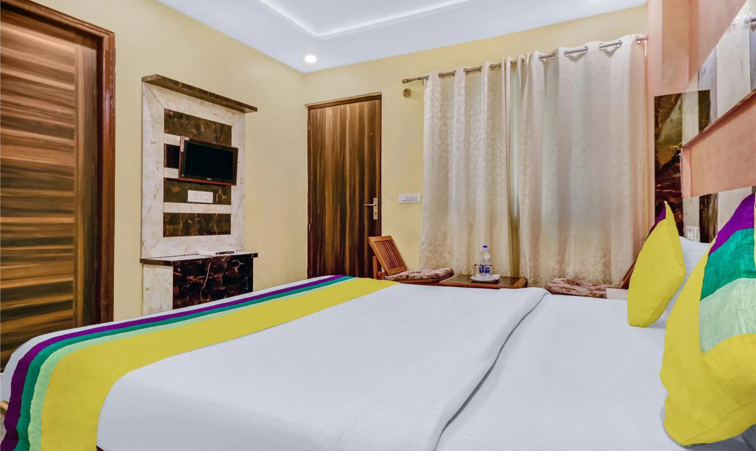 Bed in Hotel Royal Residency Near ISBT-Max Hospital Mohali Chandigarh
