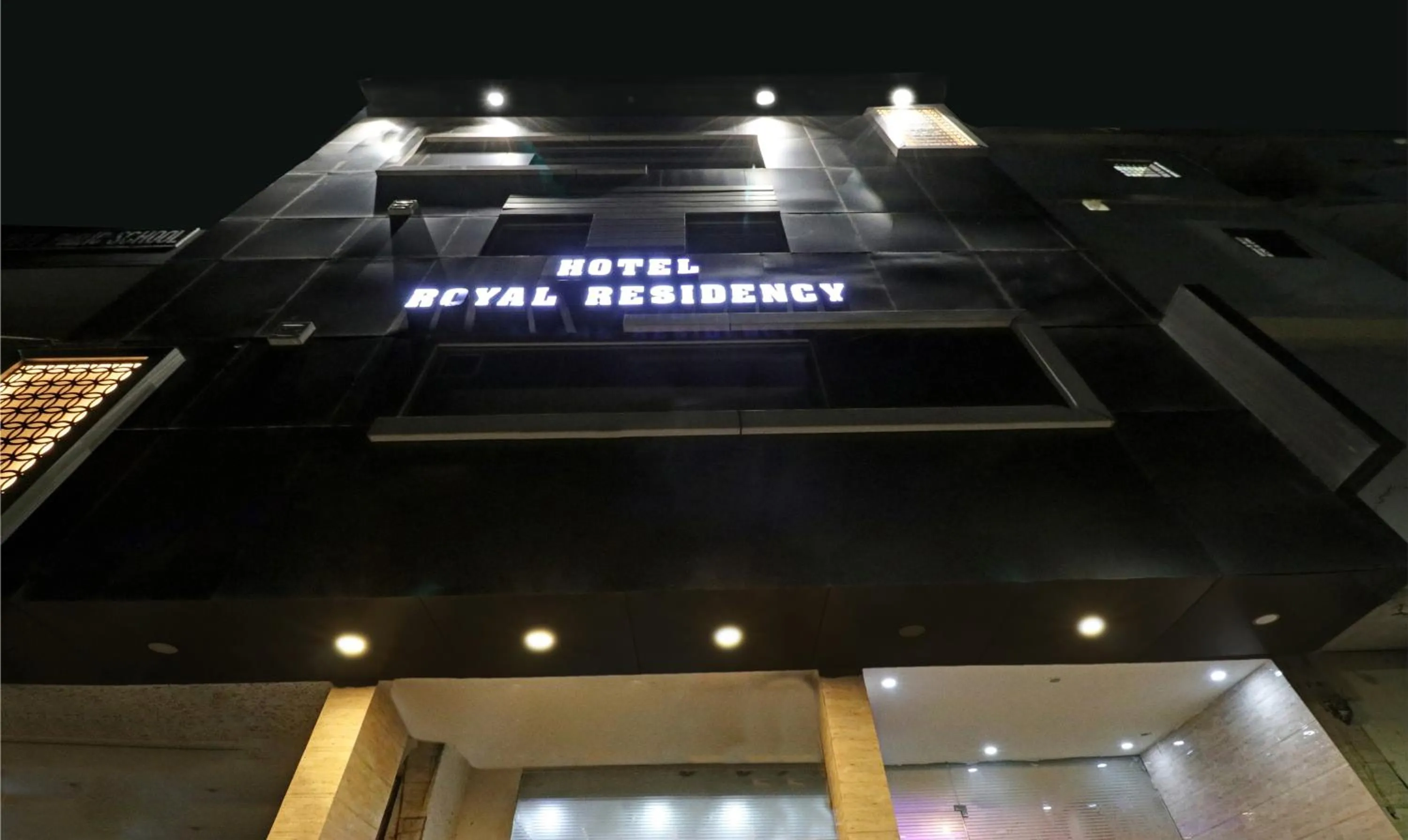 Property building in Hotel Royal Residency Near ISBT-Max Hospital Mohali Chandigarh