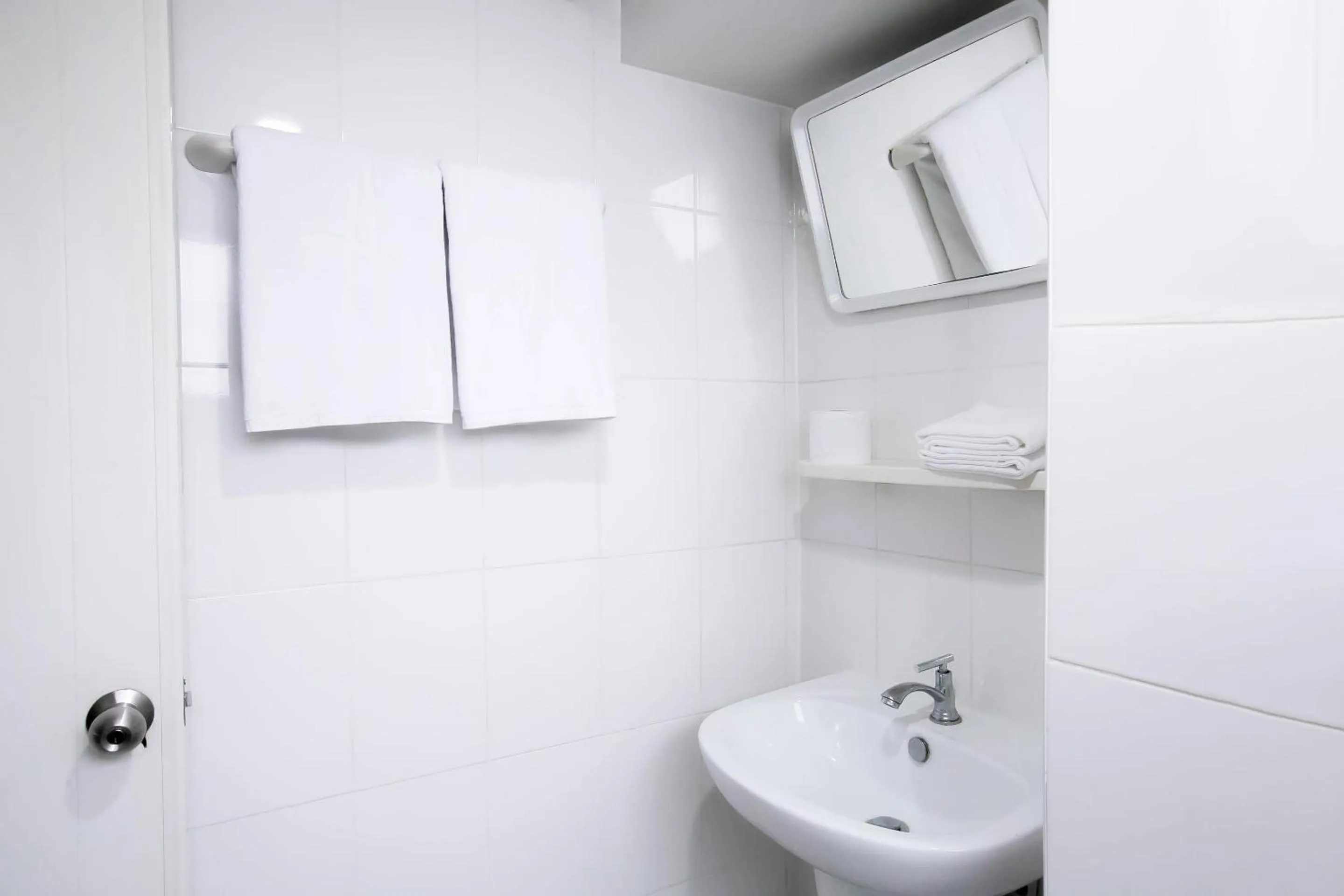 Bathroom in Annex Lumpini Bangkok