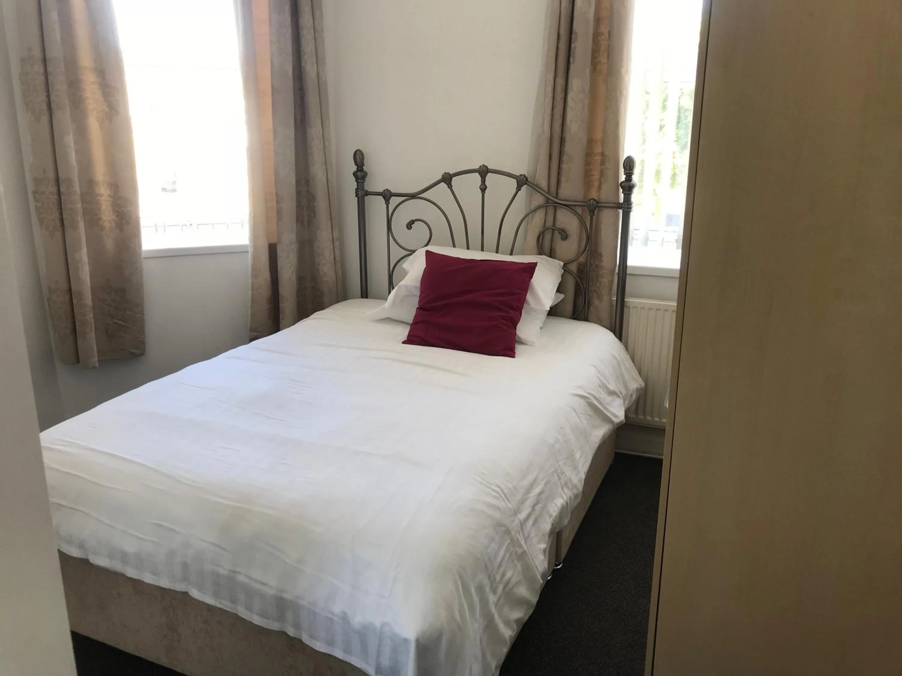 Property building, Bed in The Clifton Hotel Newcastle