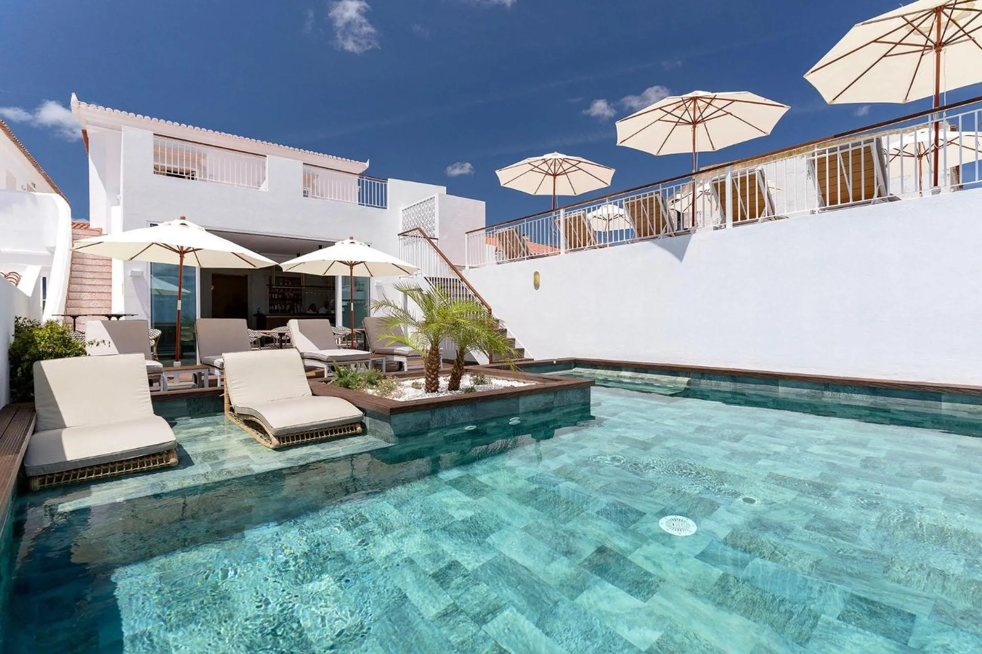 Swimming pool in Água Hotels Lagos Bay