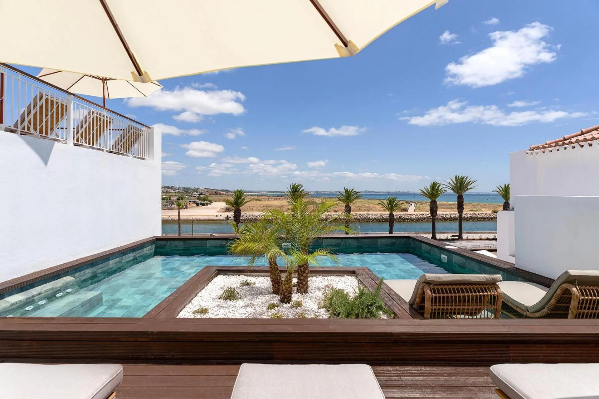 Swimming pool in Água Hotels Lagos Bay