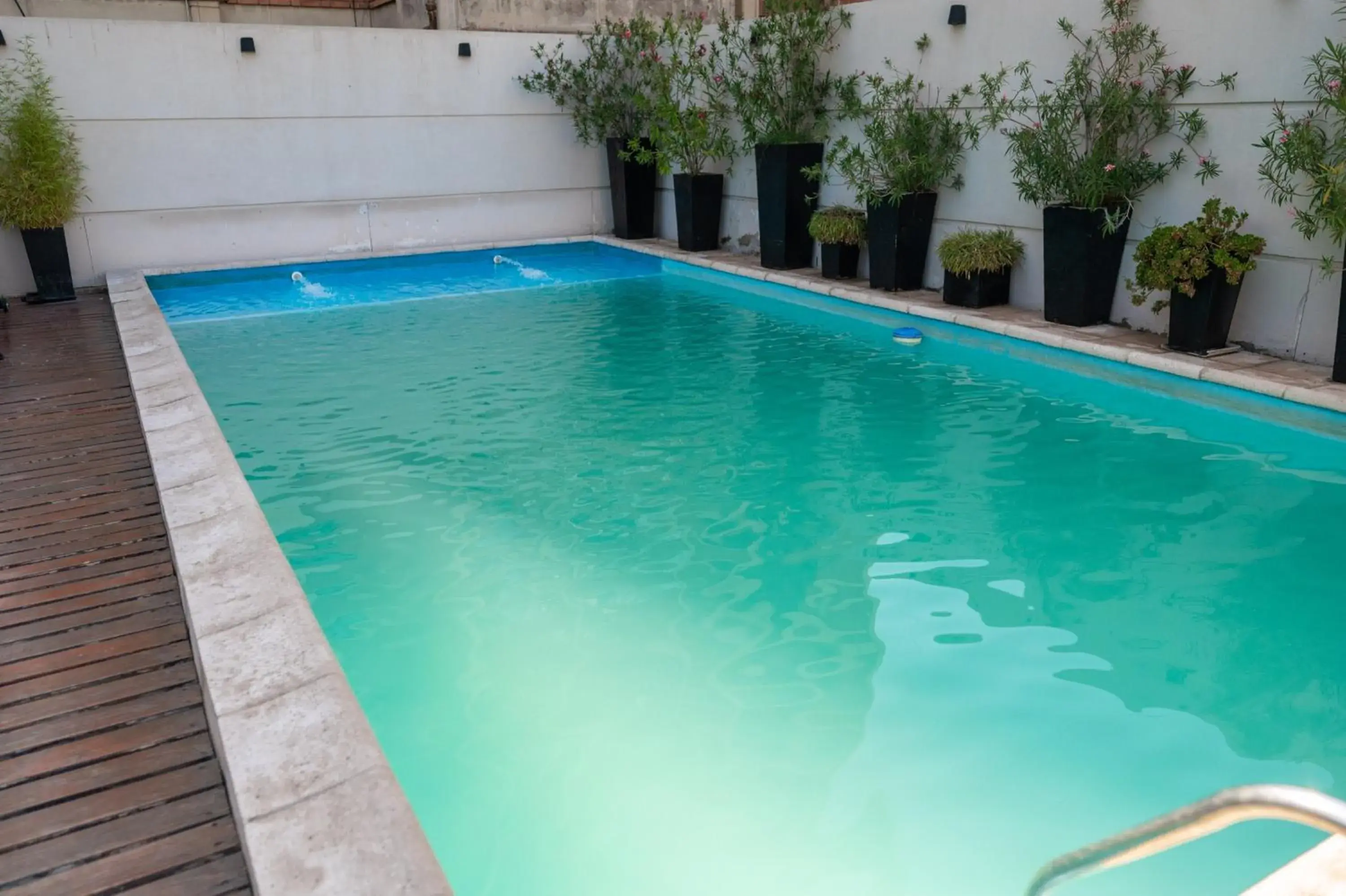 Swimming pool in Premium Tower Suites Mendoza Swimming pool in Premium Tower Suites Mendoza