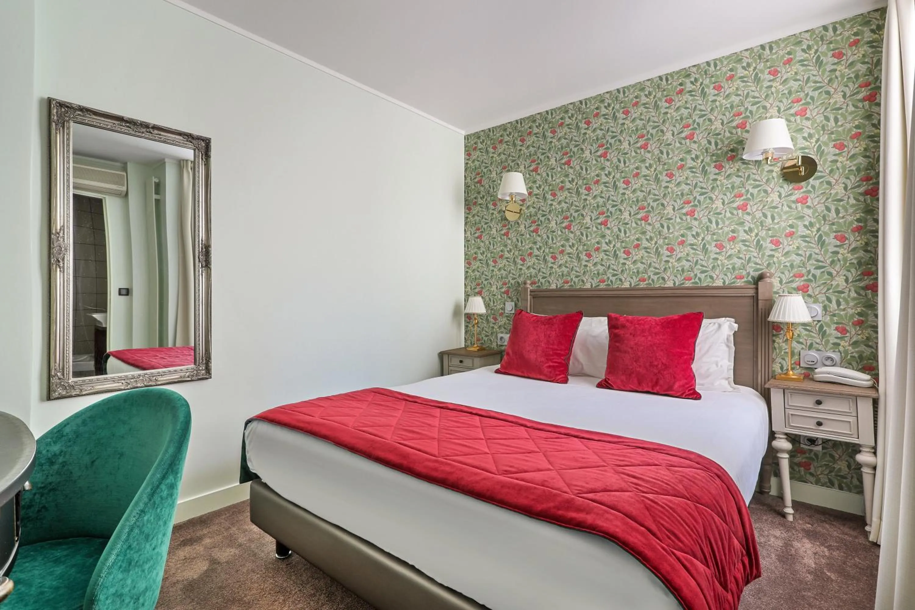 Bed in Hôtel de Sèvres