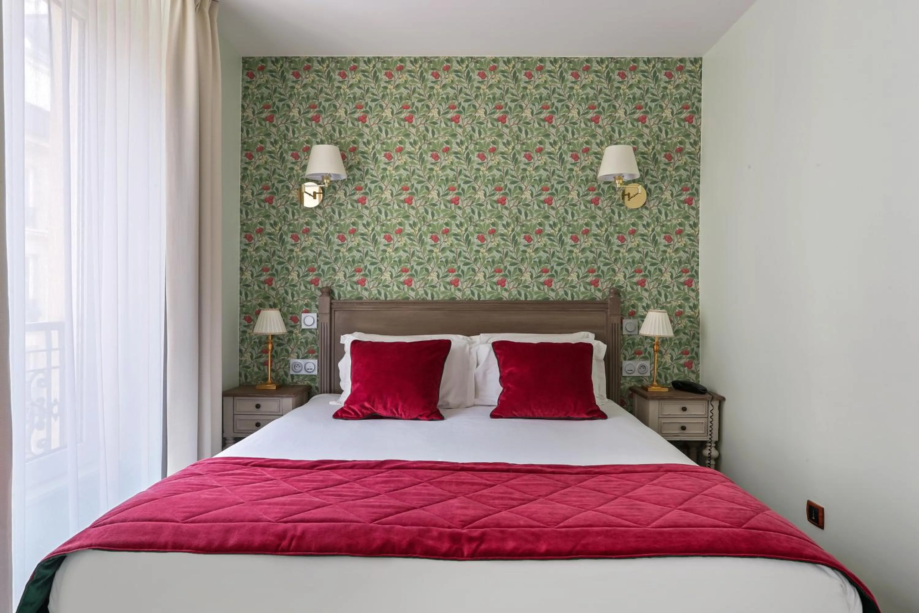 Bed in Hôtel de Sèvres