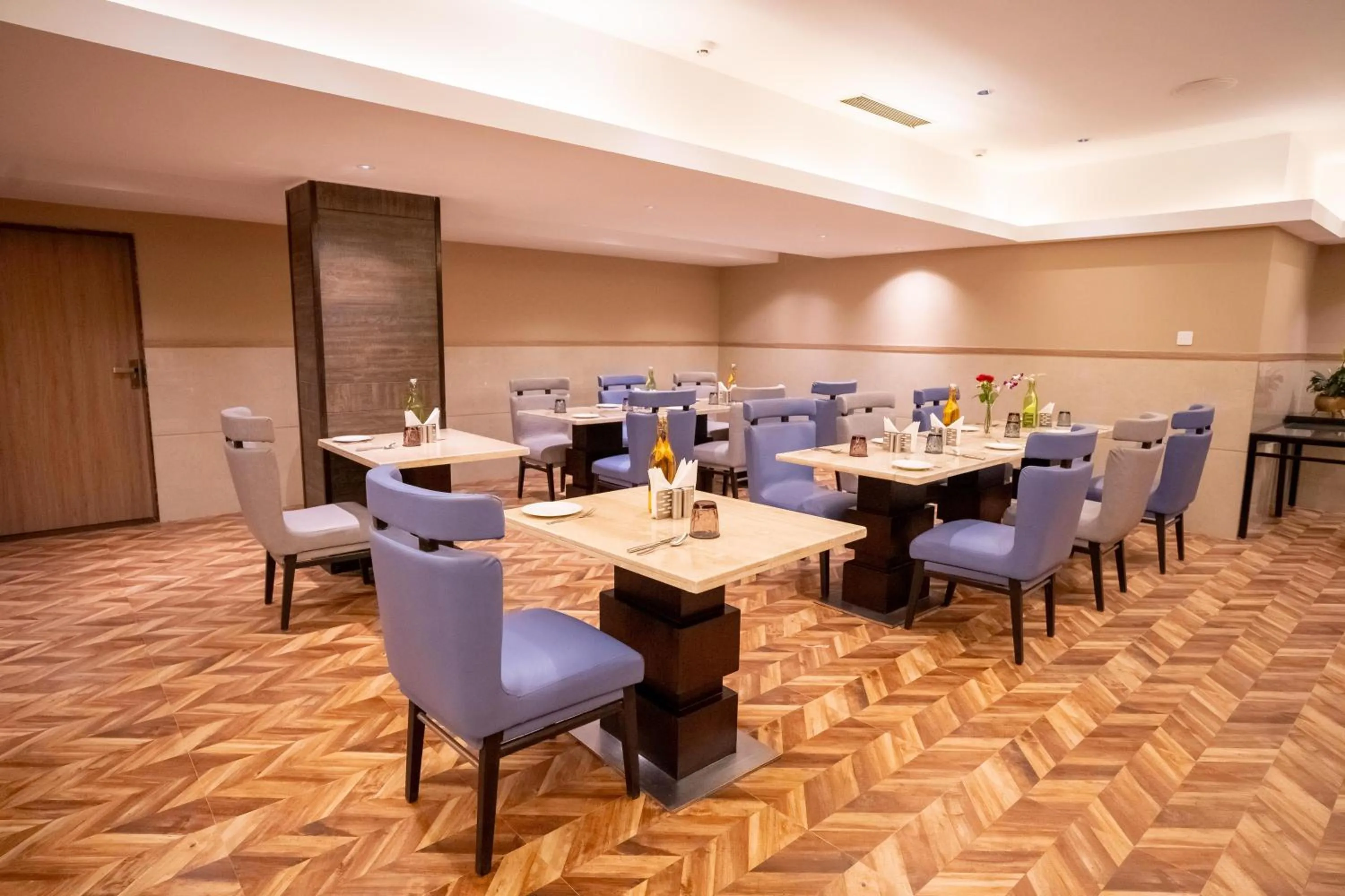 Restaurant/places to eat in ASTER GRAND BY ZENQ Saket