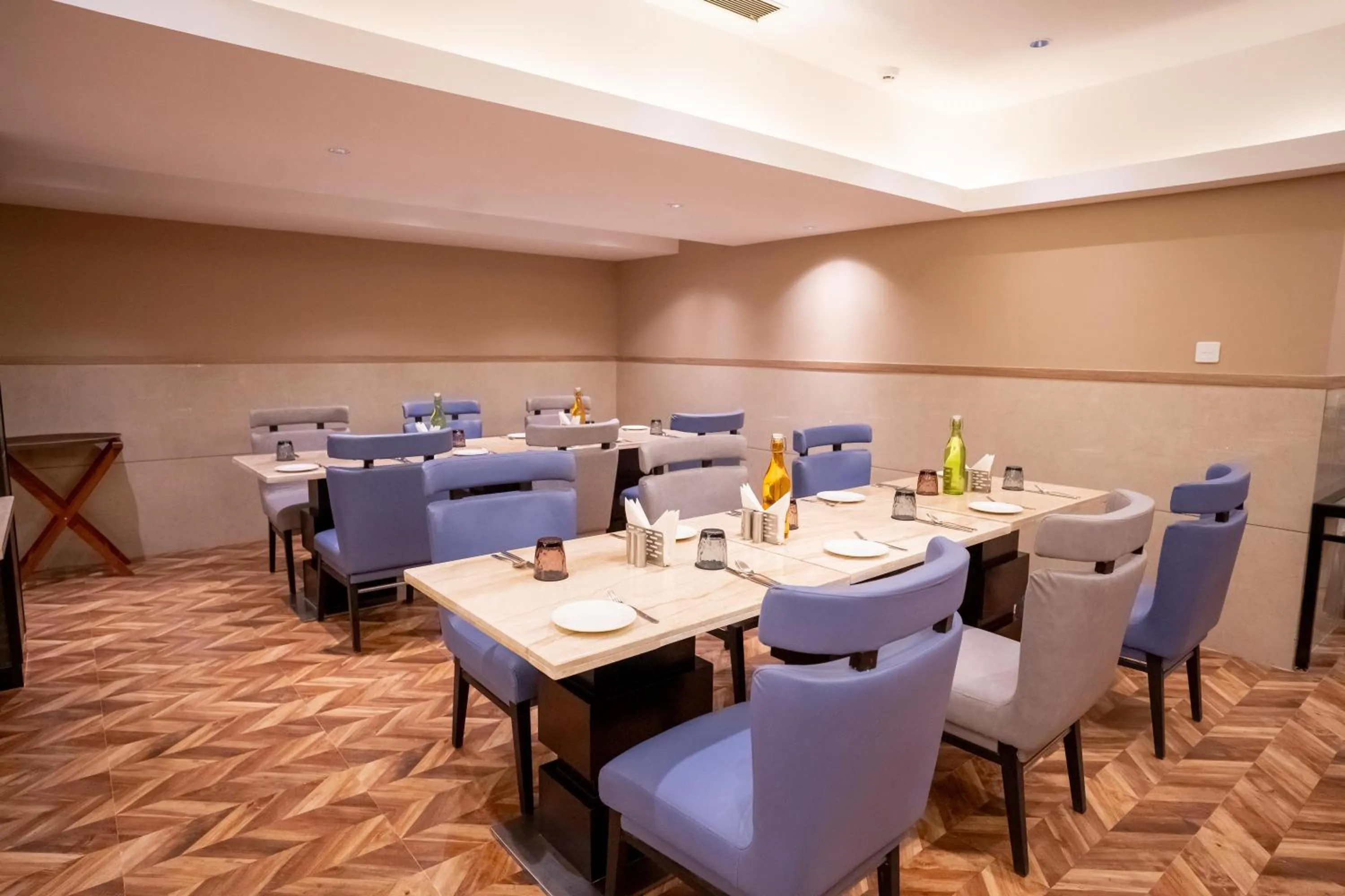 Restaurant/places to eat in ASTER GRAND BY ZENQ Saket