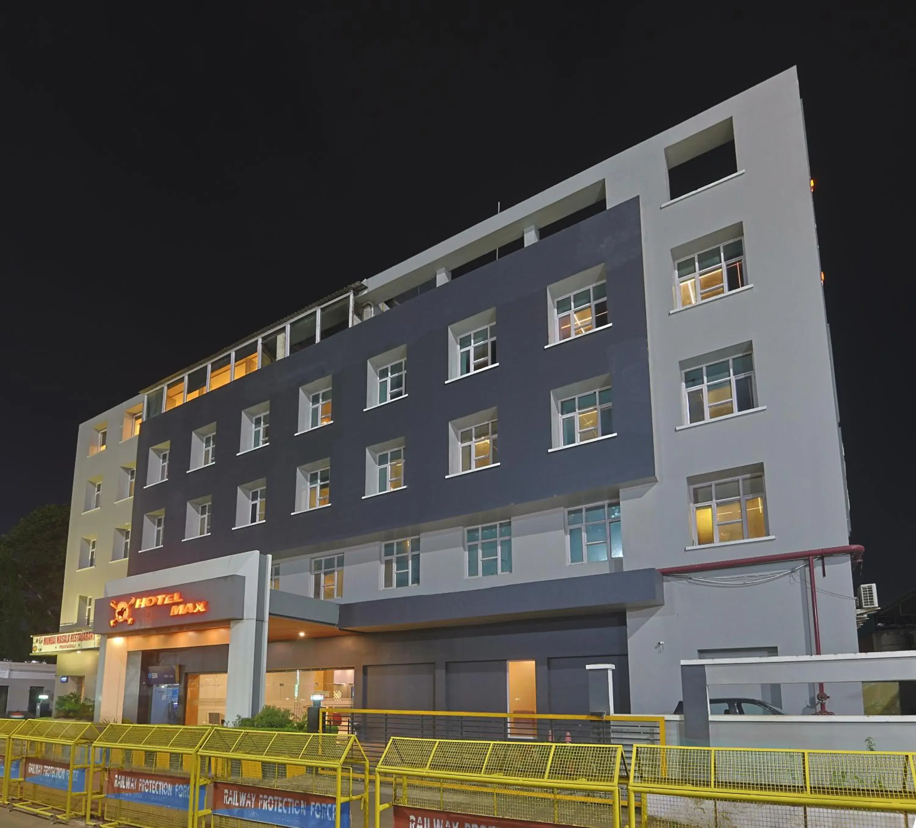 Property building in Max Hotels Prayagraj Property building in Max Hotels Prayagraj