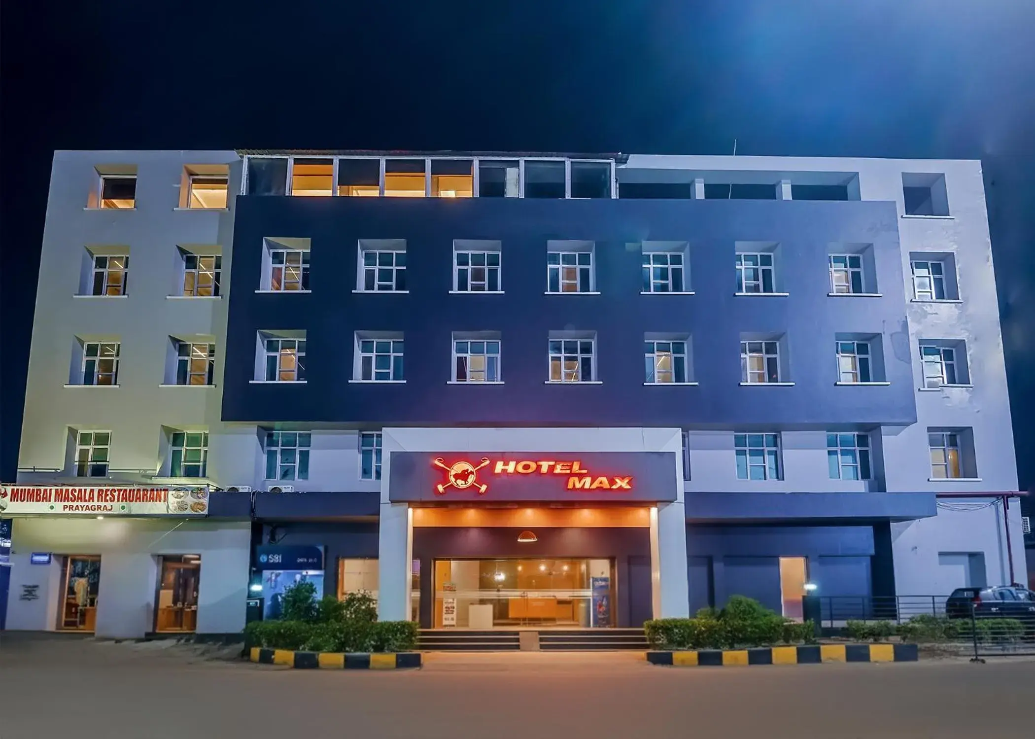 Property building in Max Hotels Prayagraj Property building in Max Hotels Prayagraj