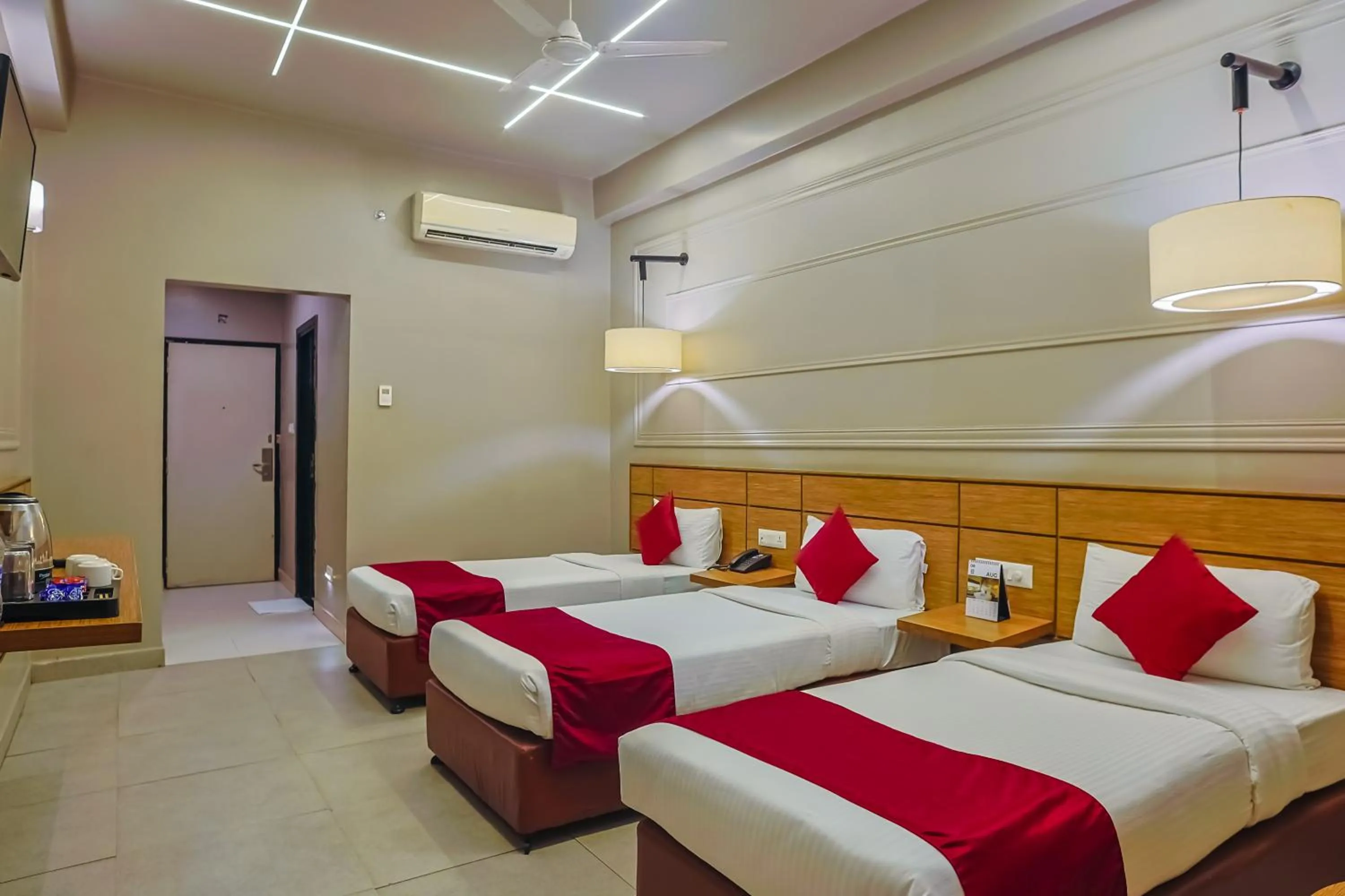 Bed in Max Hotels Prayagraj