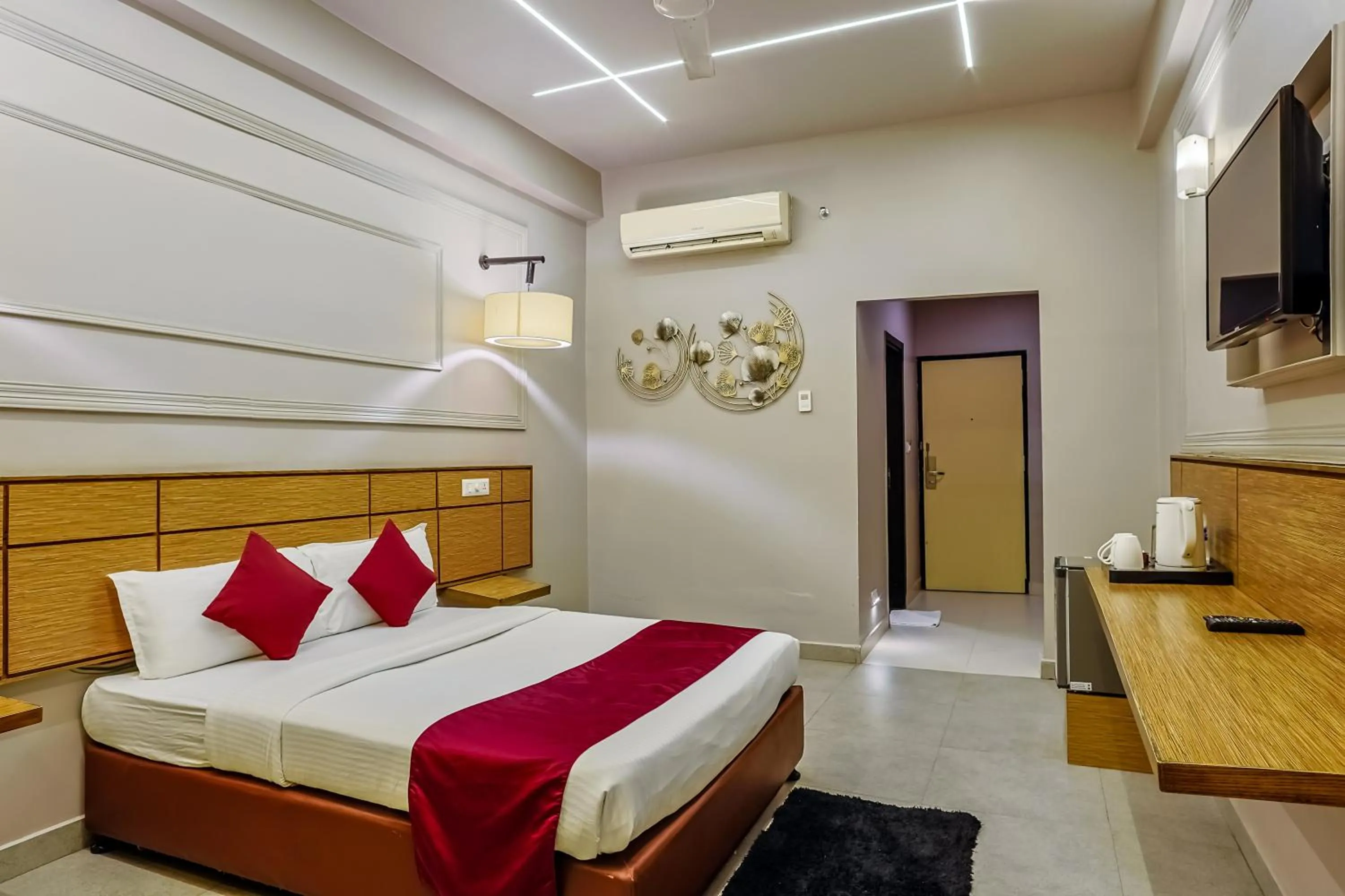 Bed in Max Hotels Prayagraj