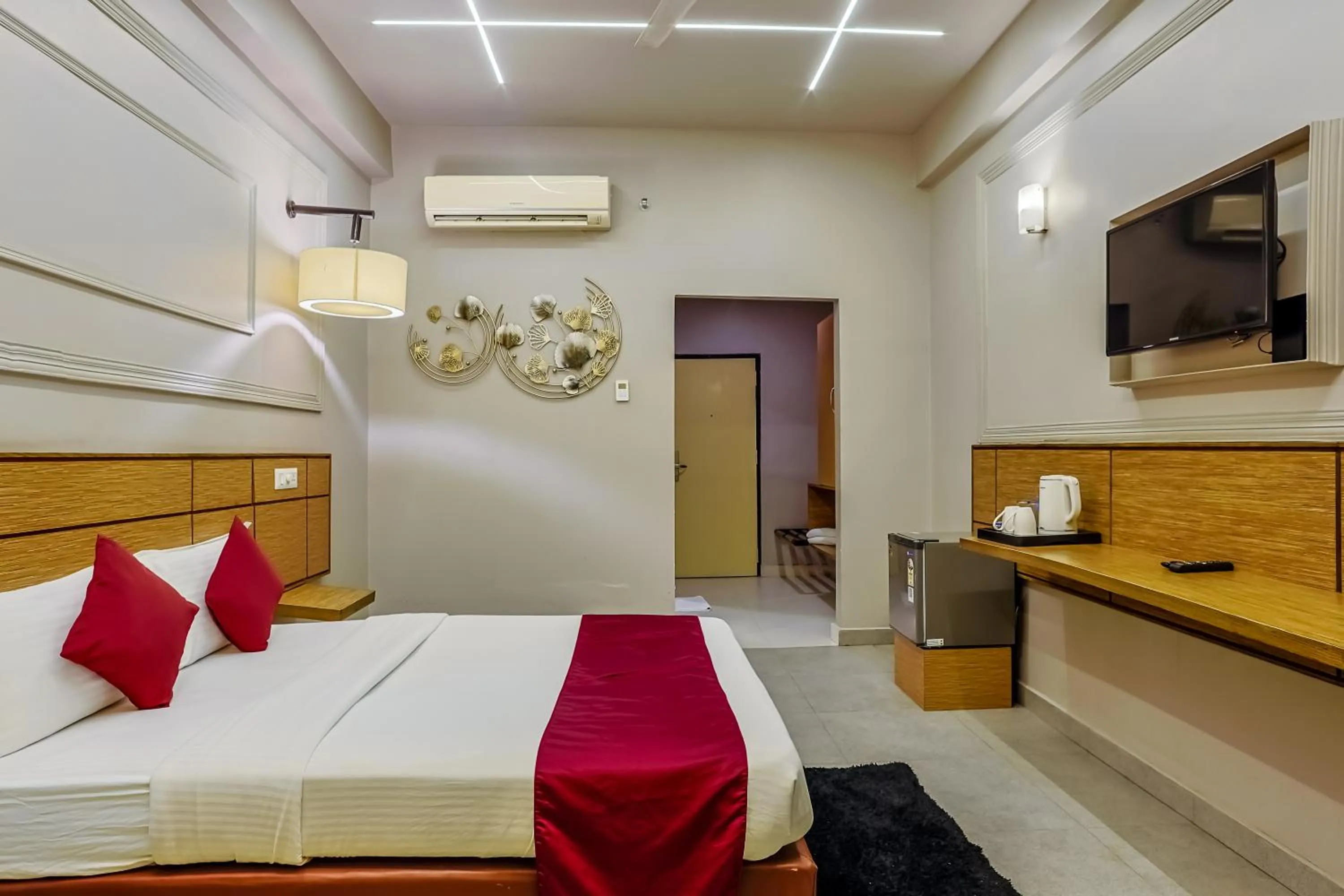 Bed in Max Hotels Prayagraj