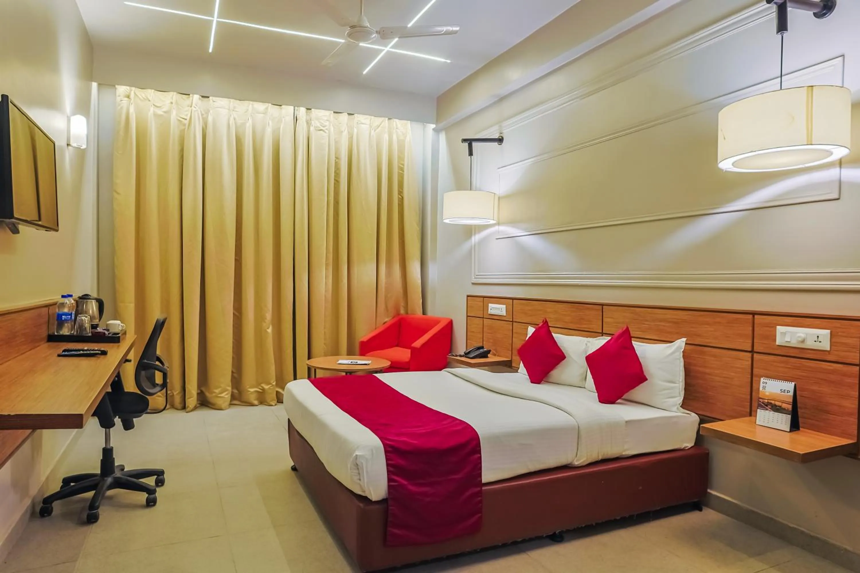 Bed in Max Hotels Prayagraj