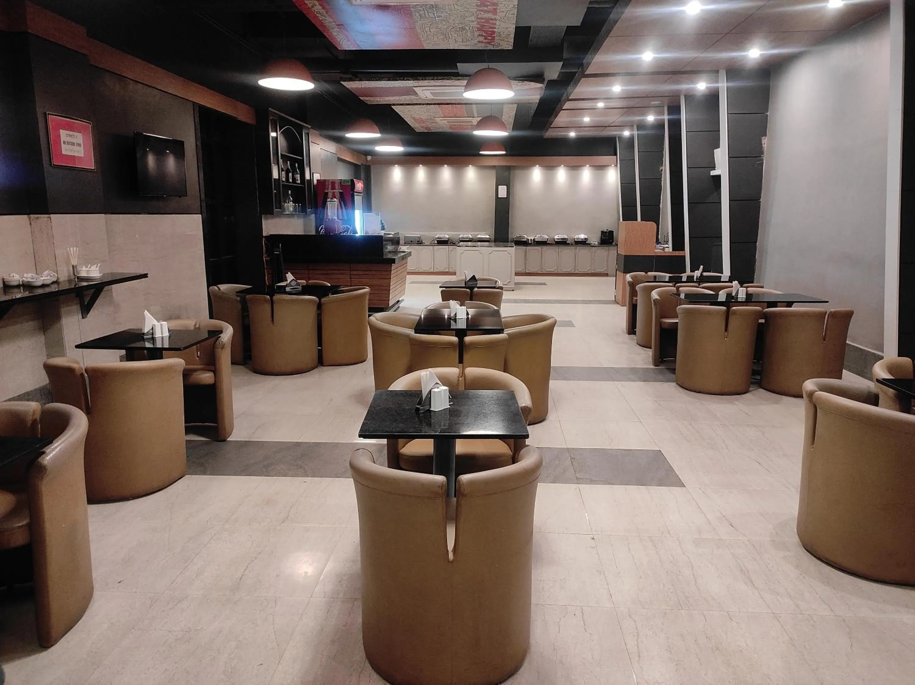 Restaurant/places to eat in Max Hotels Prayagraj