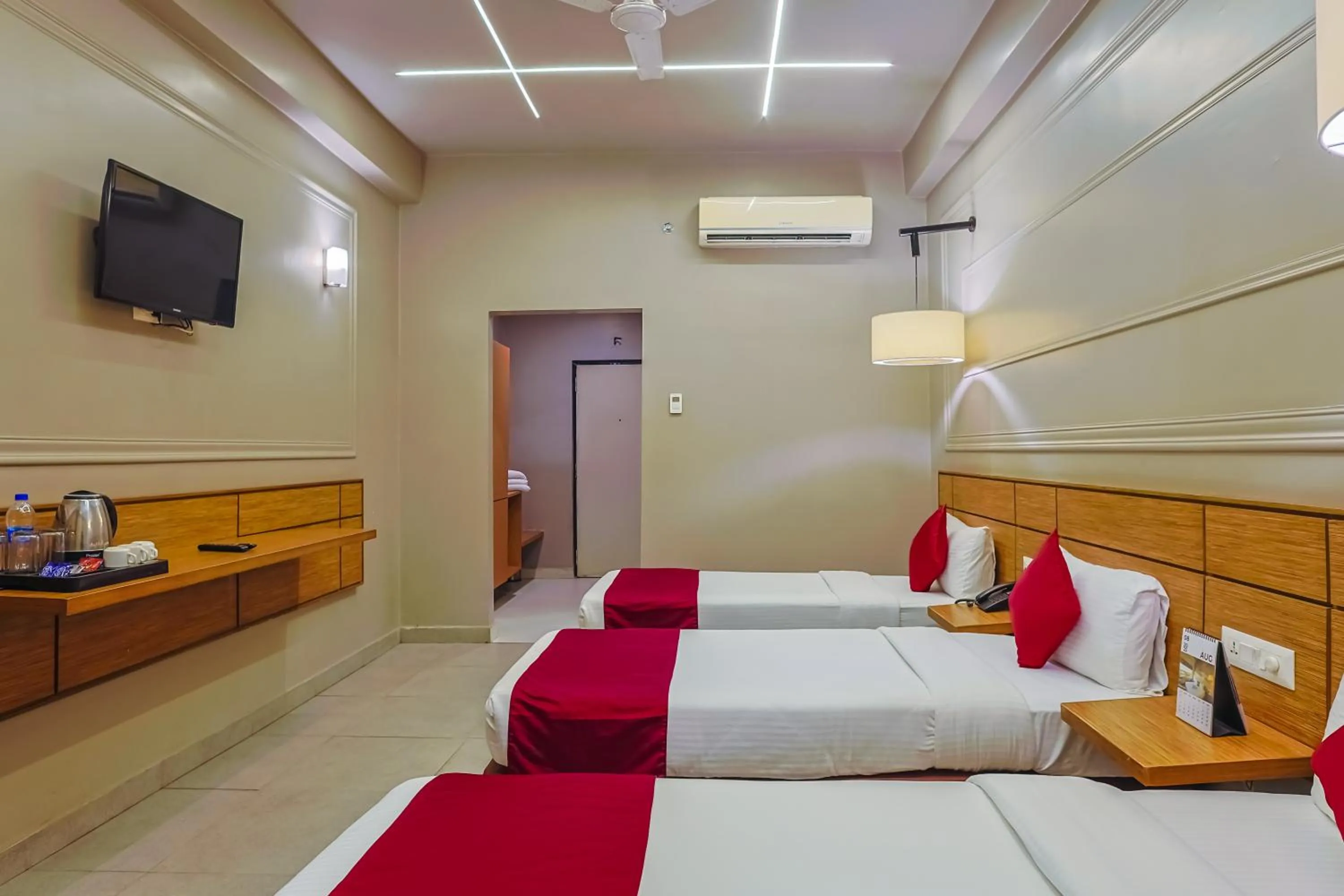 Bed in Max Hotels Prayagraj