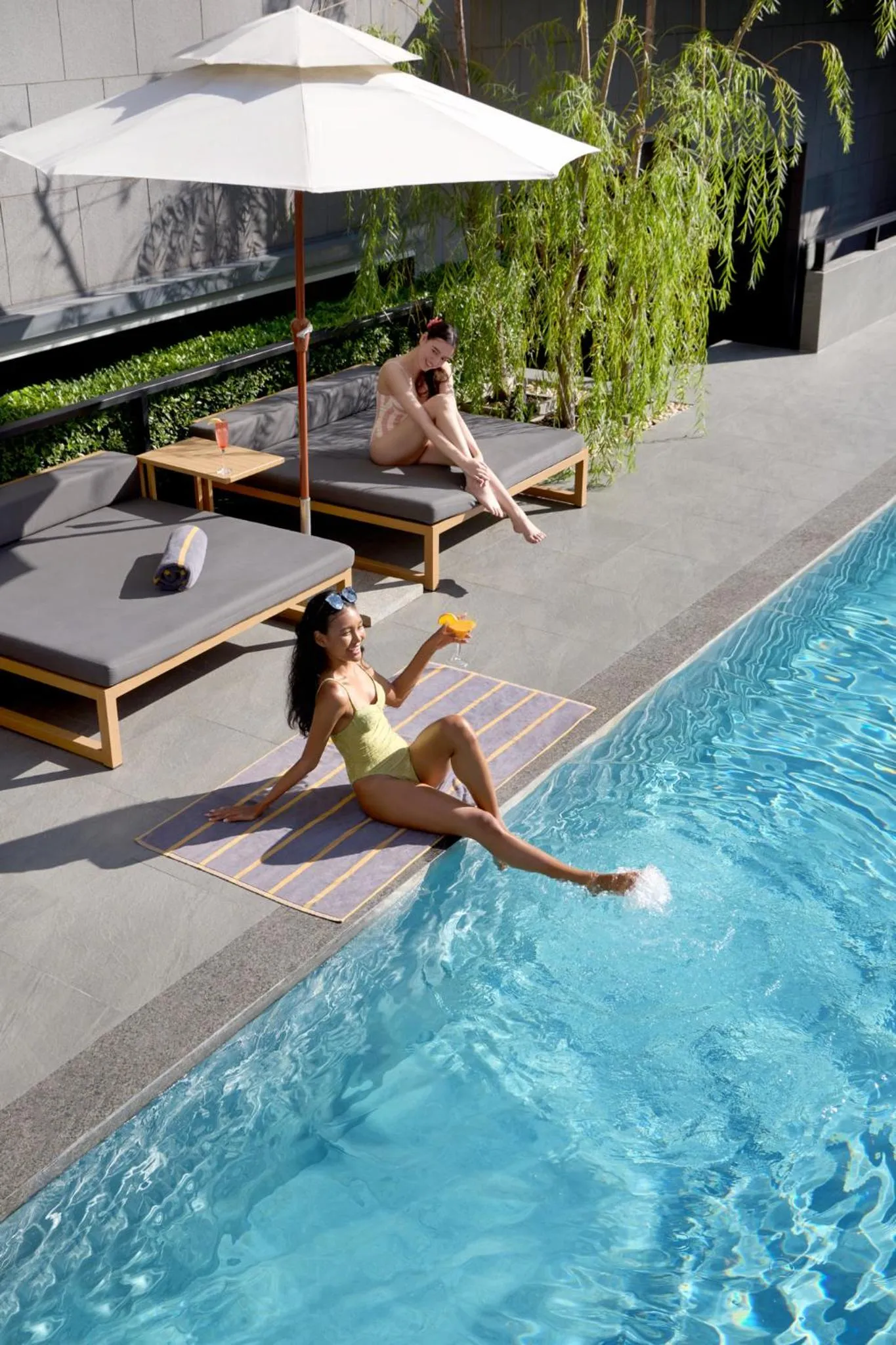 Swimming pool in Courtyard by Marriott Bangkok Sukhumvit 20