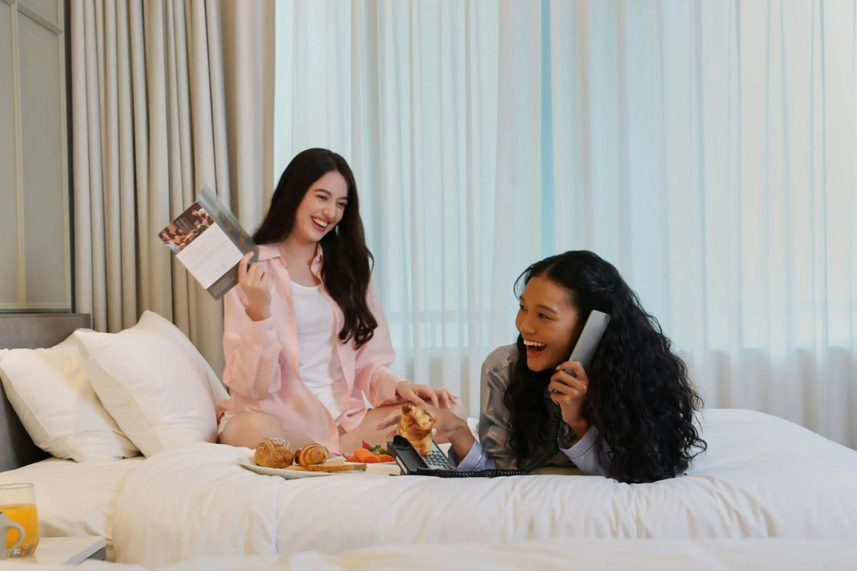 Photo of the whole room, Bed in Courtyard by Marriott Bangkok Sukhumvit 20