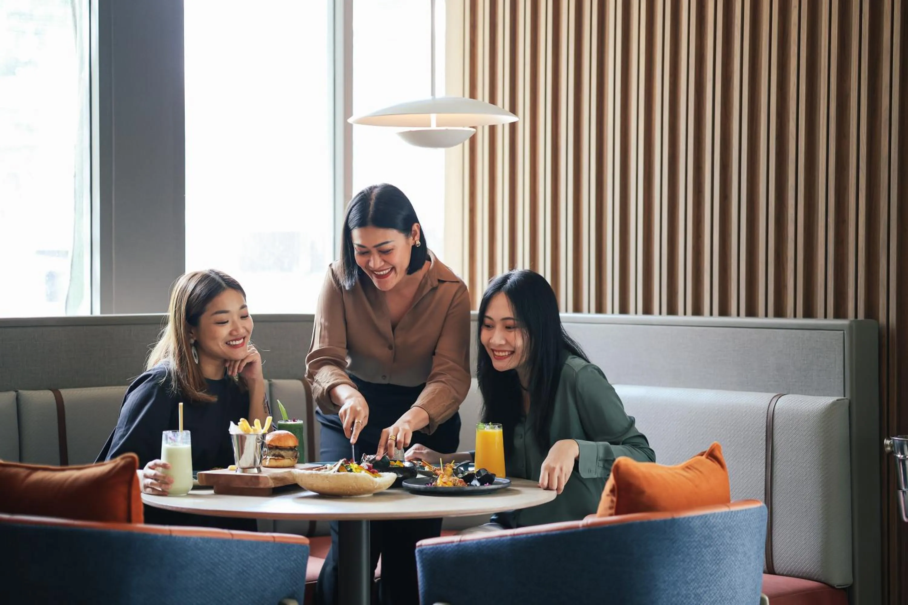 Restaurant/places to eat in Courtyard by Marriott Bangkok Sukhumvit 20