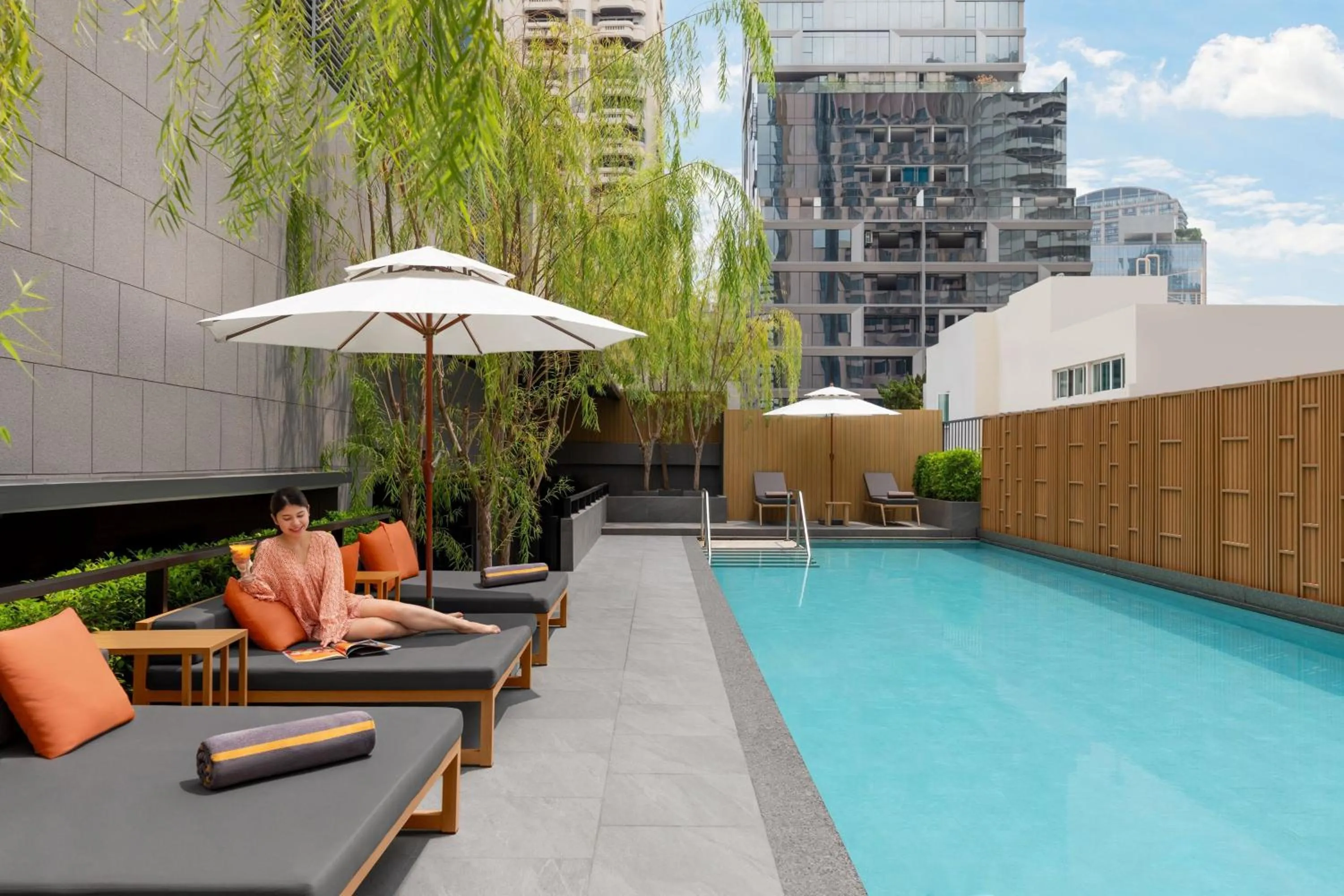 Swimming Pool in Courtyard by Marriott Bangkok Sukhumvit 20