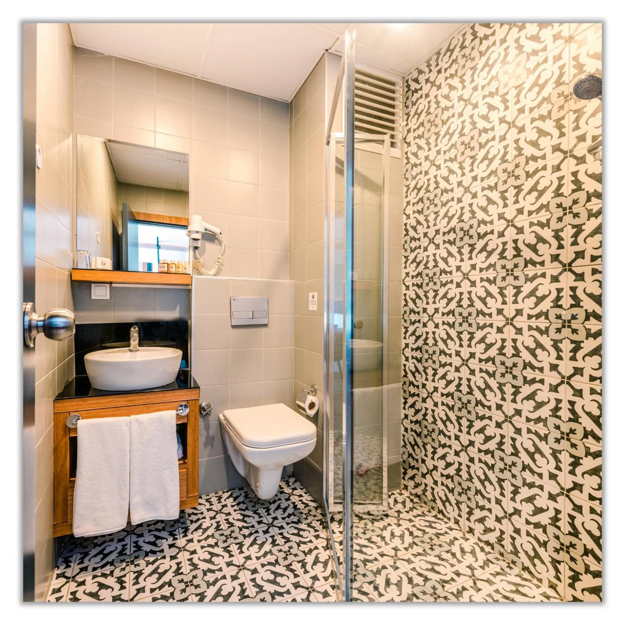 Shower in Casativo Hotel