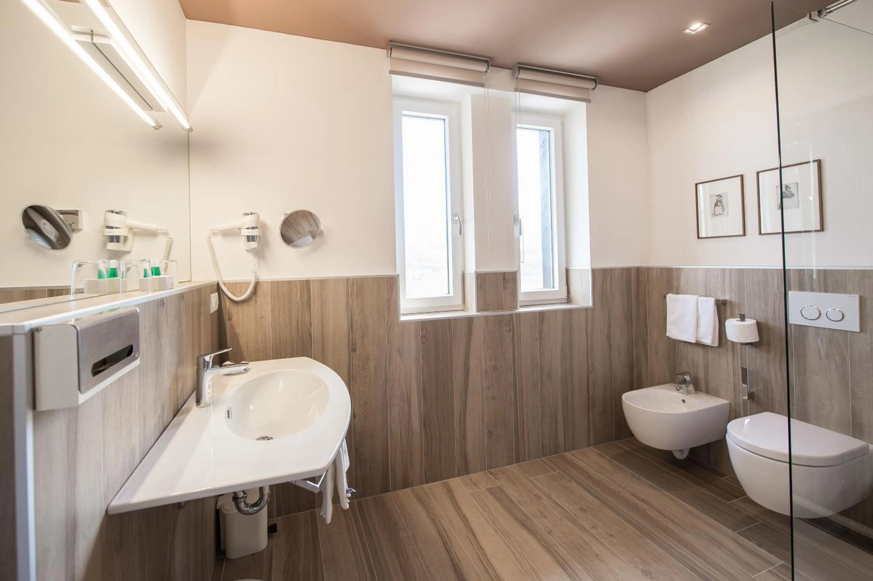 Bathroom in Seeberg Garni Hotel