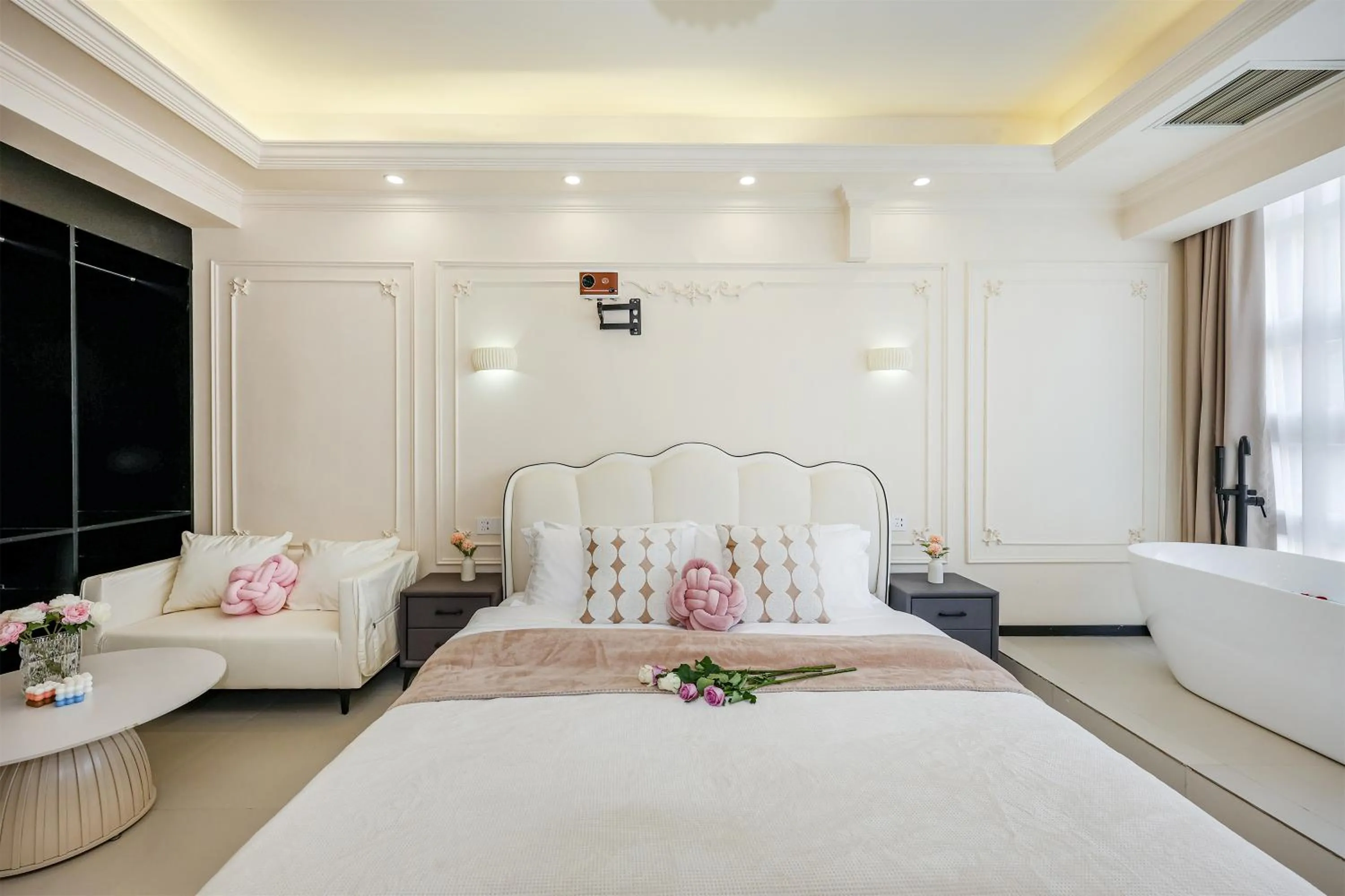 Bed in Baihong Sky View Studio with Deep Soak Tub - Jiefangbei Center