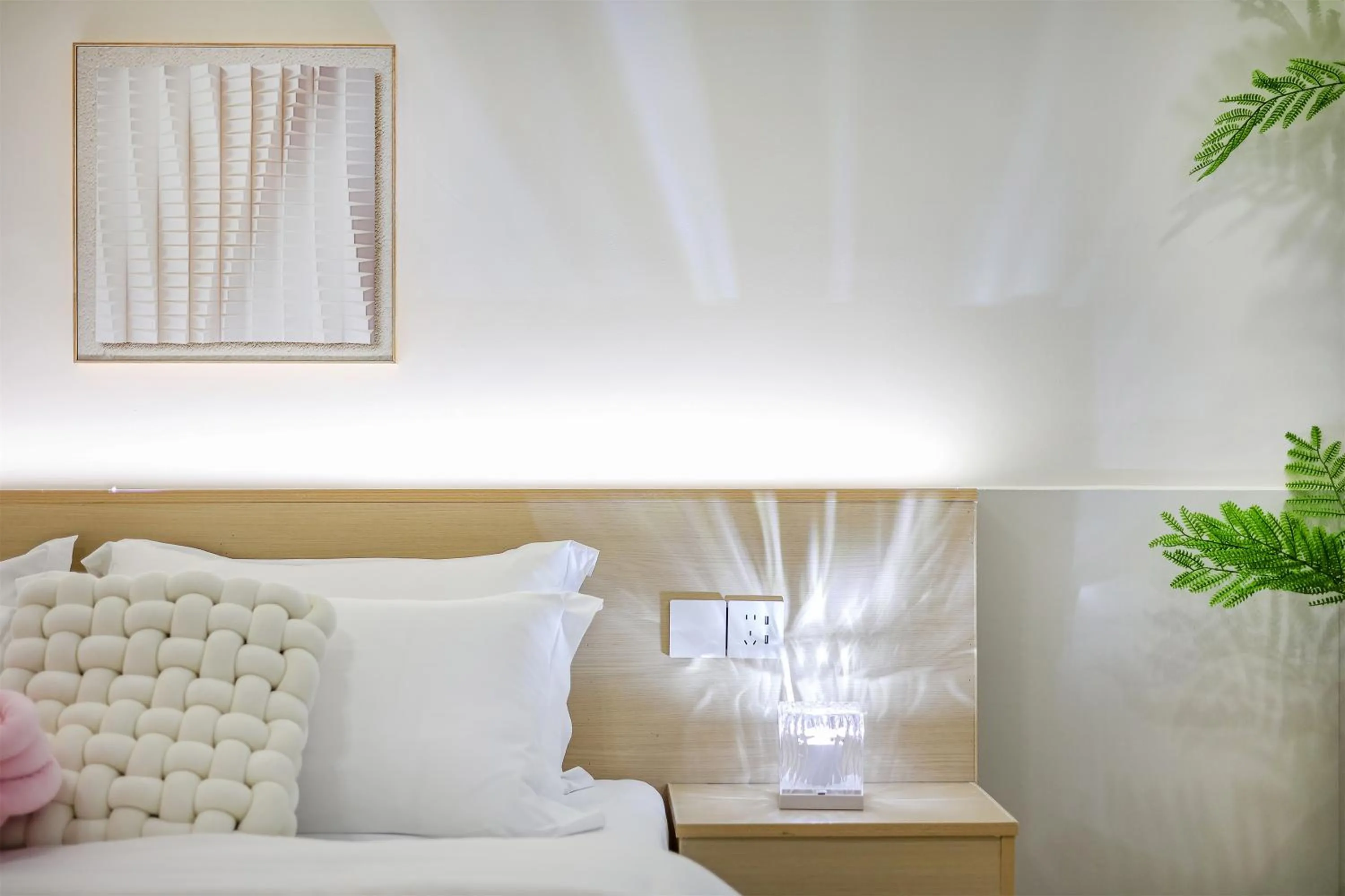 Bed in Baihong Sky View Studio with Deep Soak Tub - Jiefangbei Center